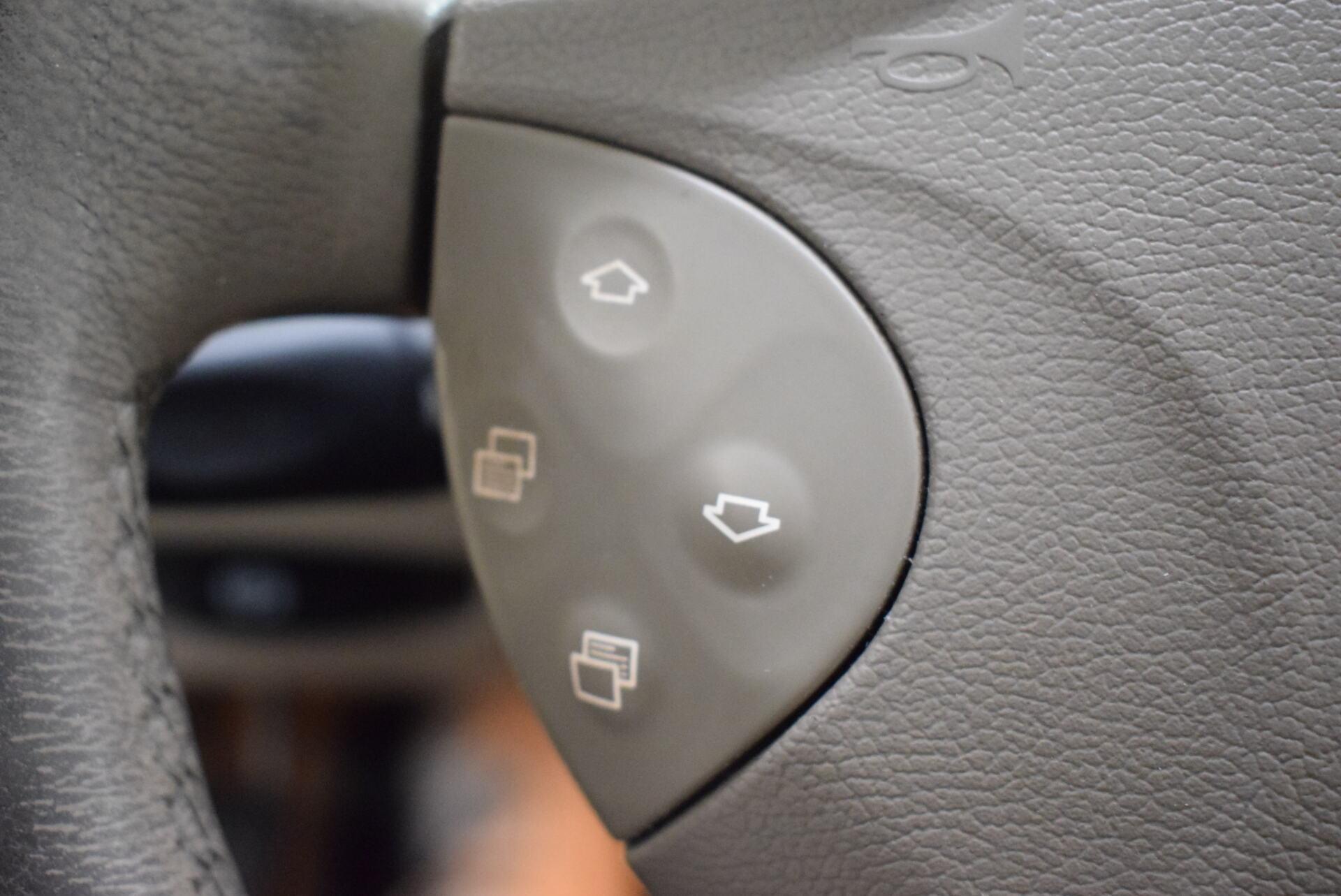 MERCEDES-BENZ E 2002