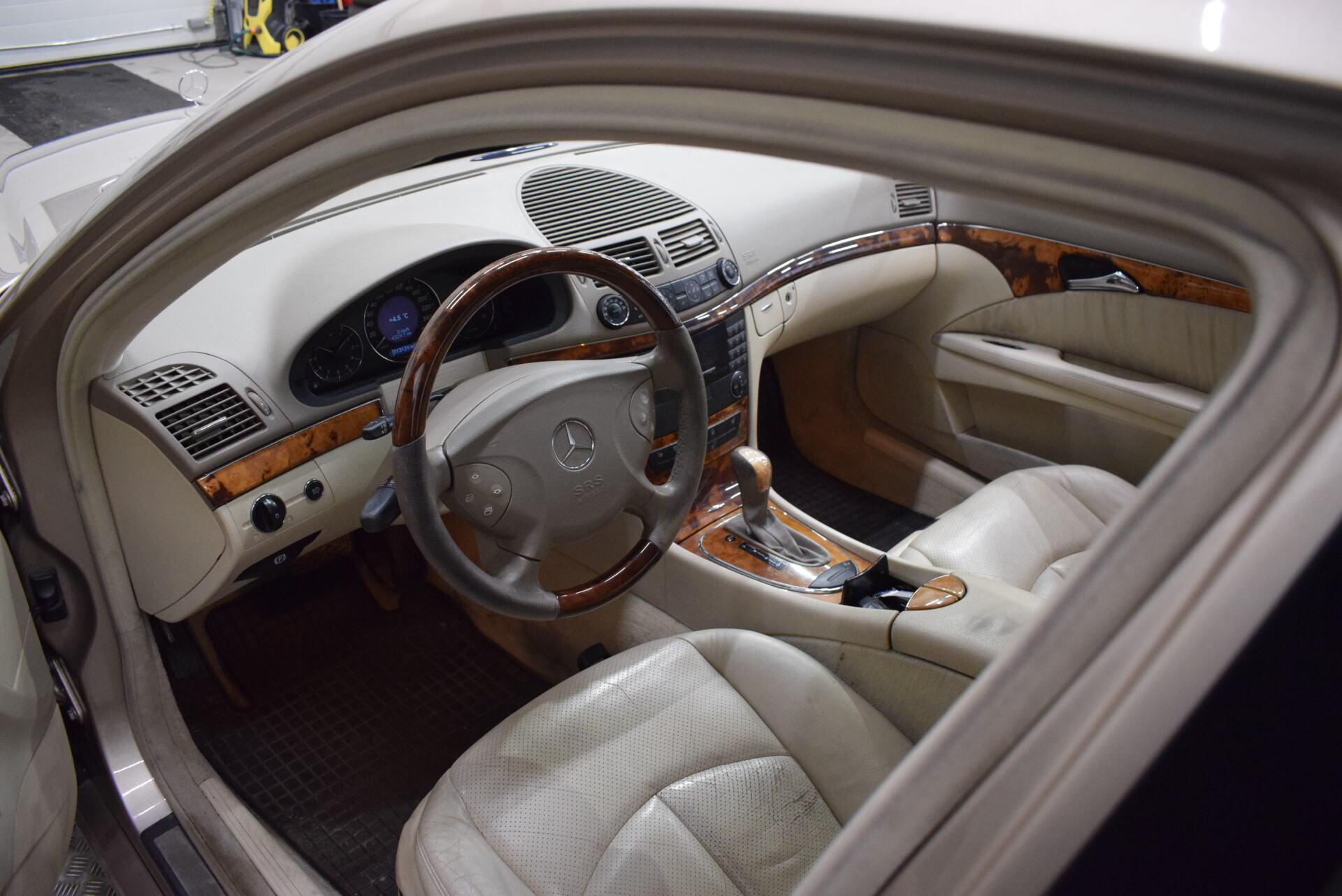 MERCEDES-BENZ E 2002