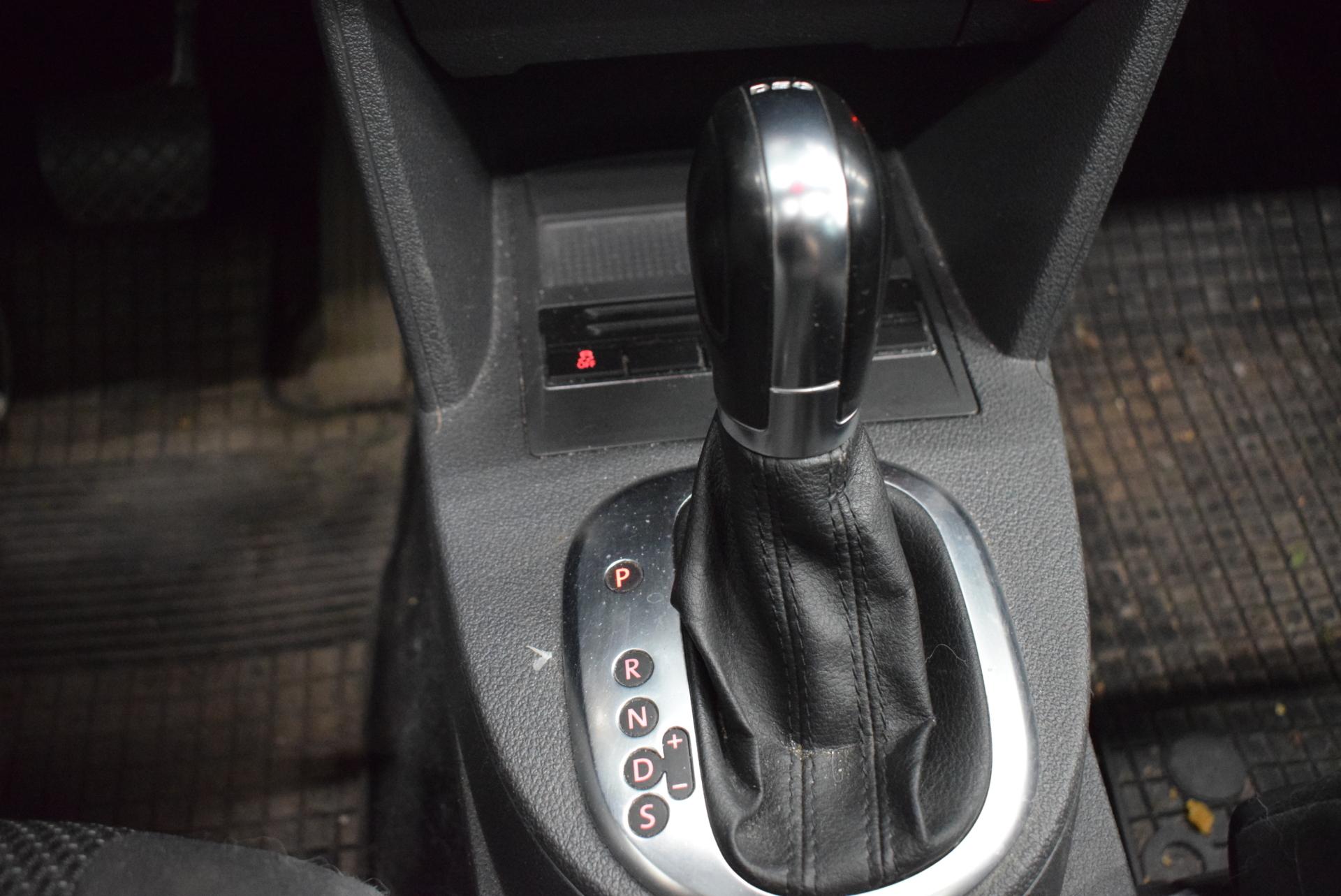 VOLKSWAGEN Touran 2014
