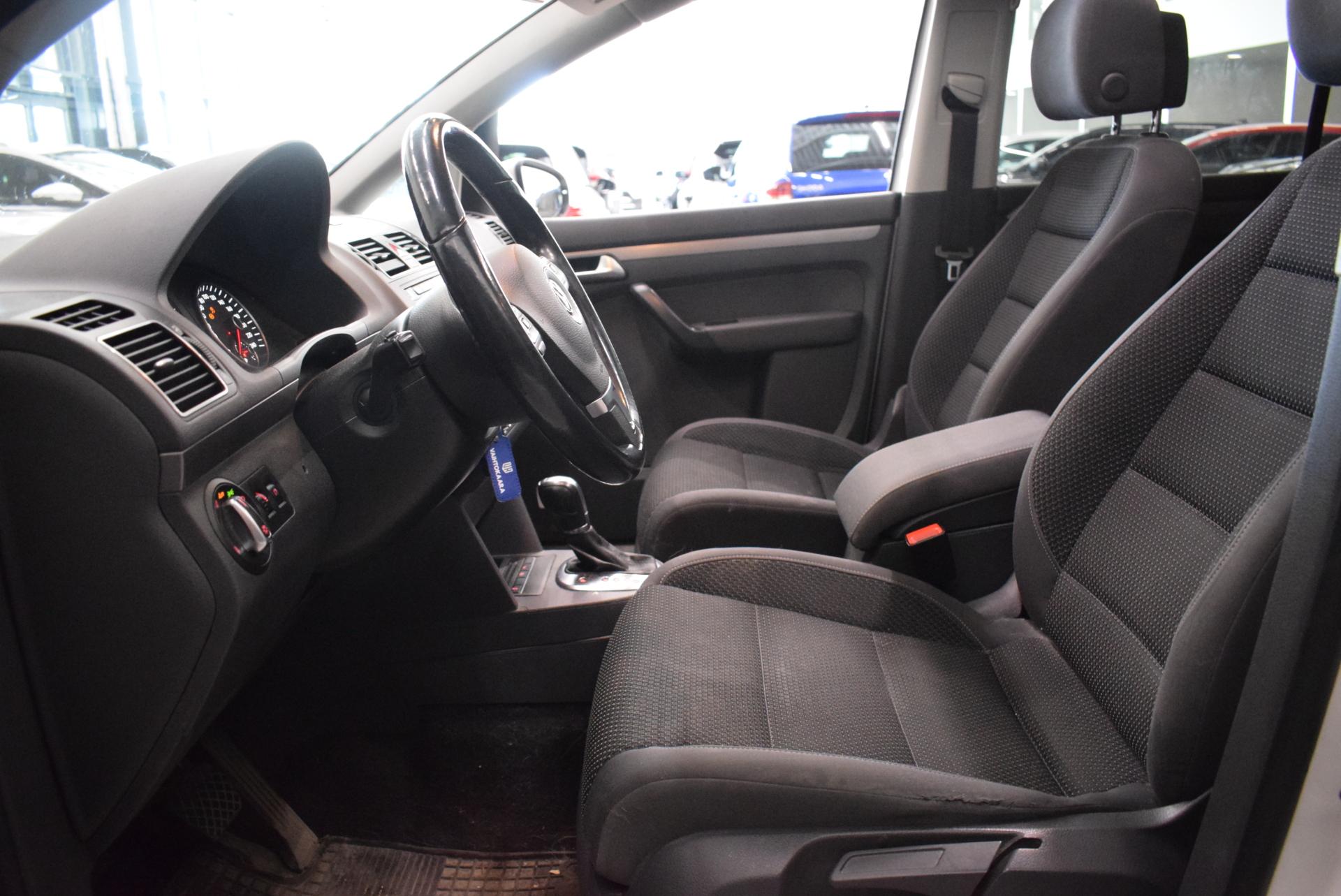 VOLKSWAGEN Touran 2014