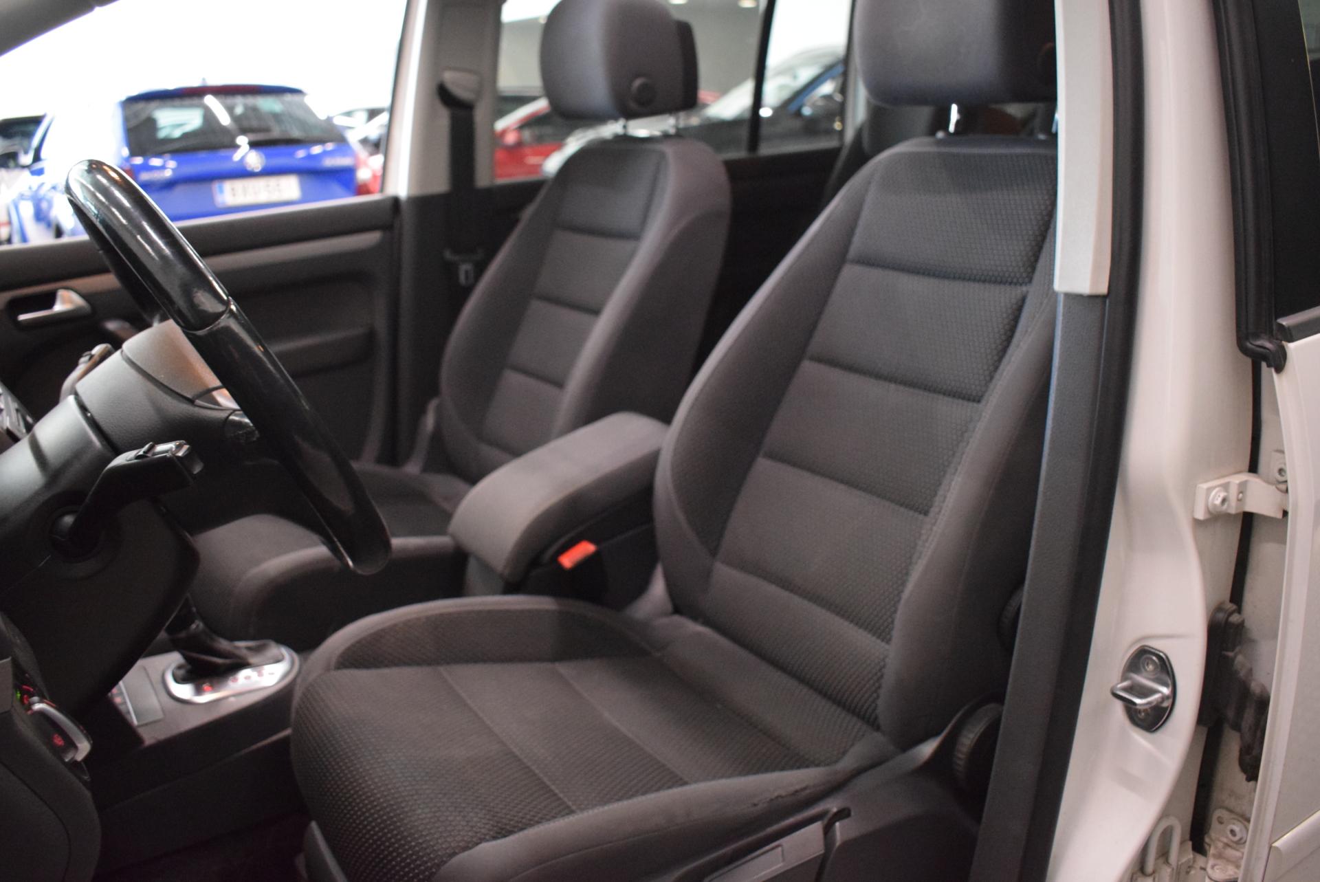 VOLKSWAGEN Touran 2014
