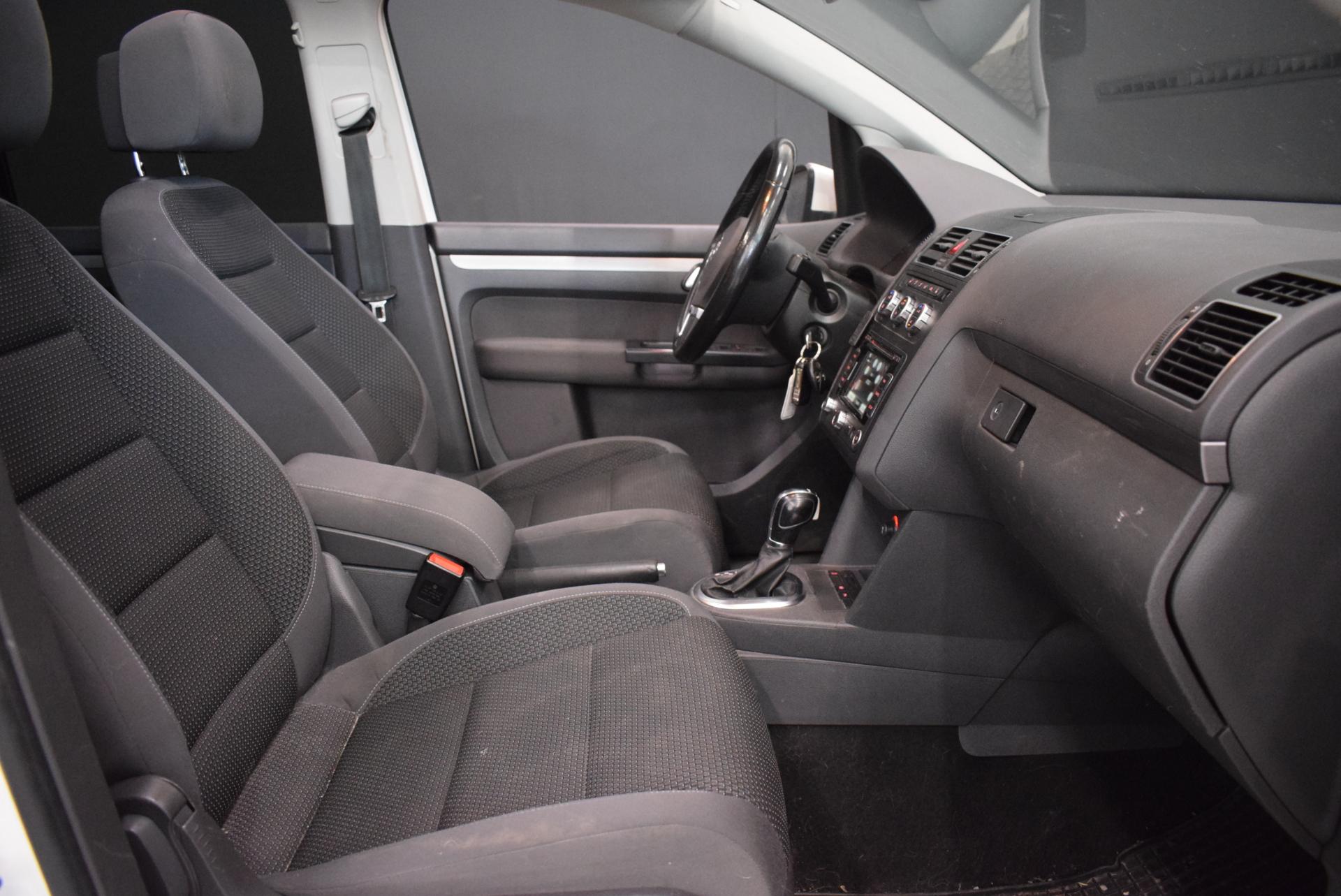 VOLKSWAGEN Touran 2014