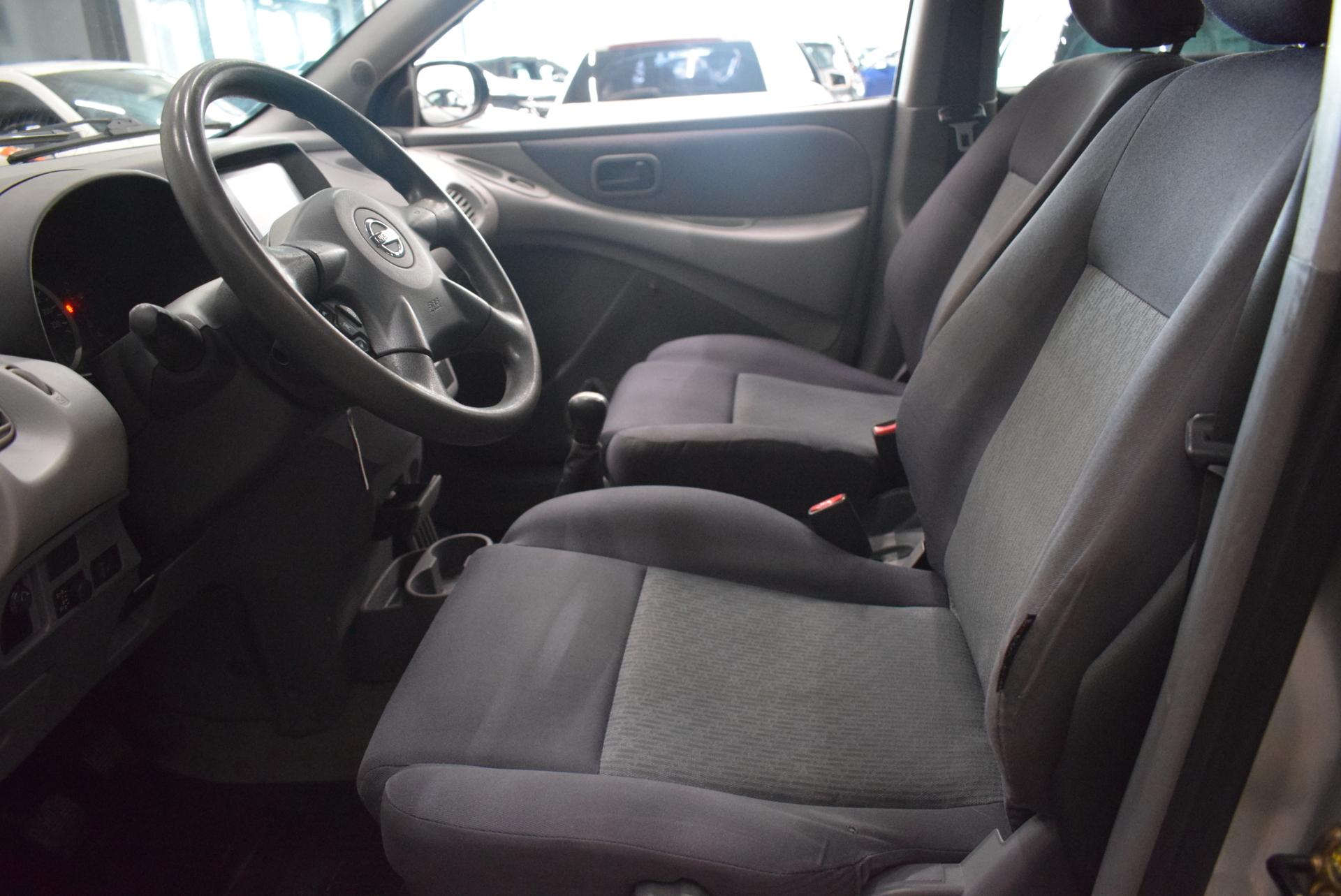 NISSAN Almera 2005