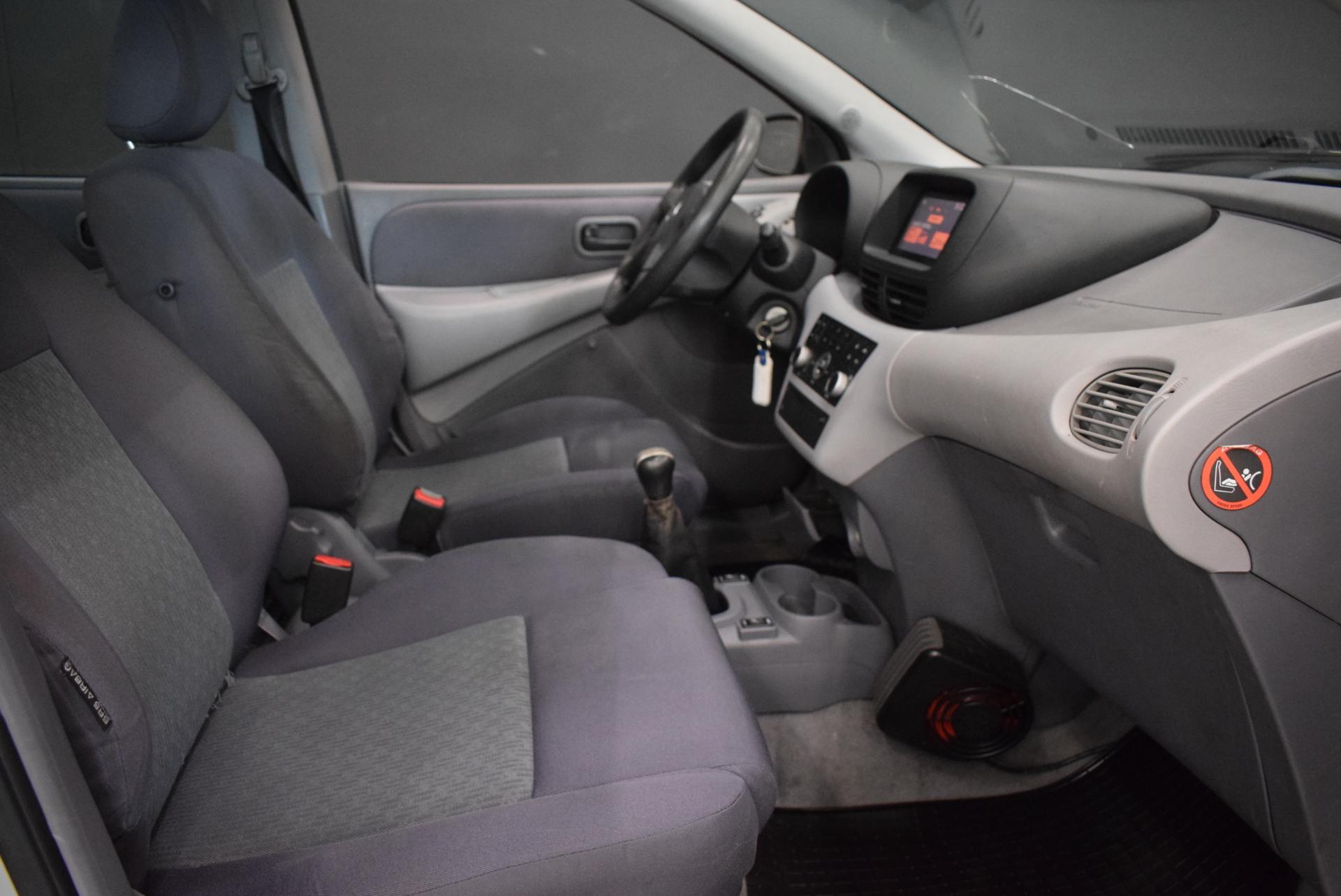 NISSAN Almera 2005