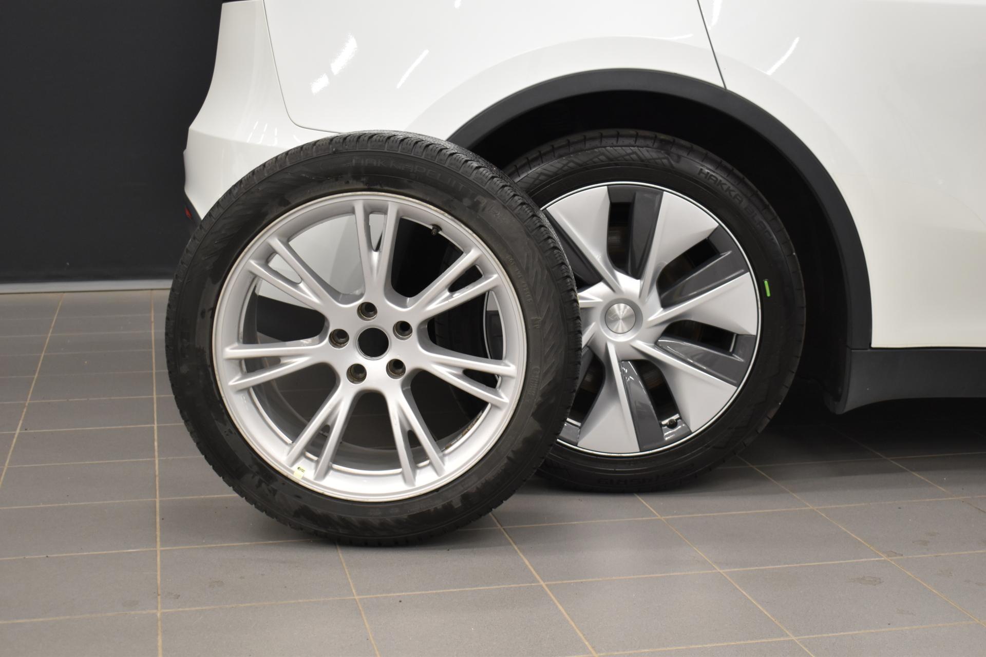 TESLA Model Y 15