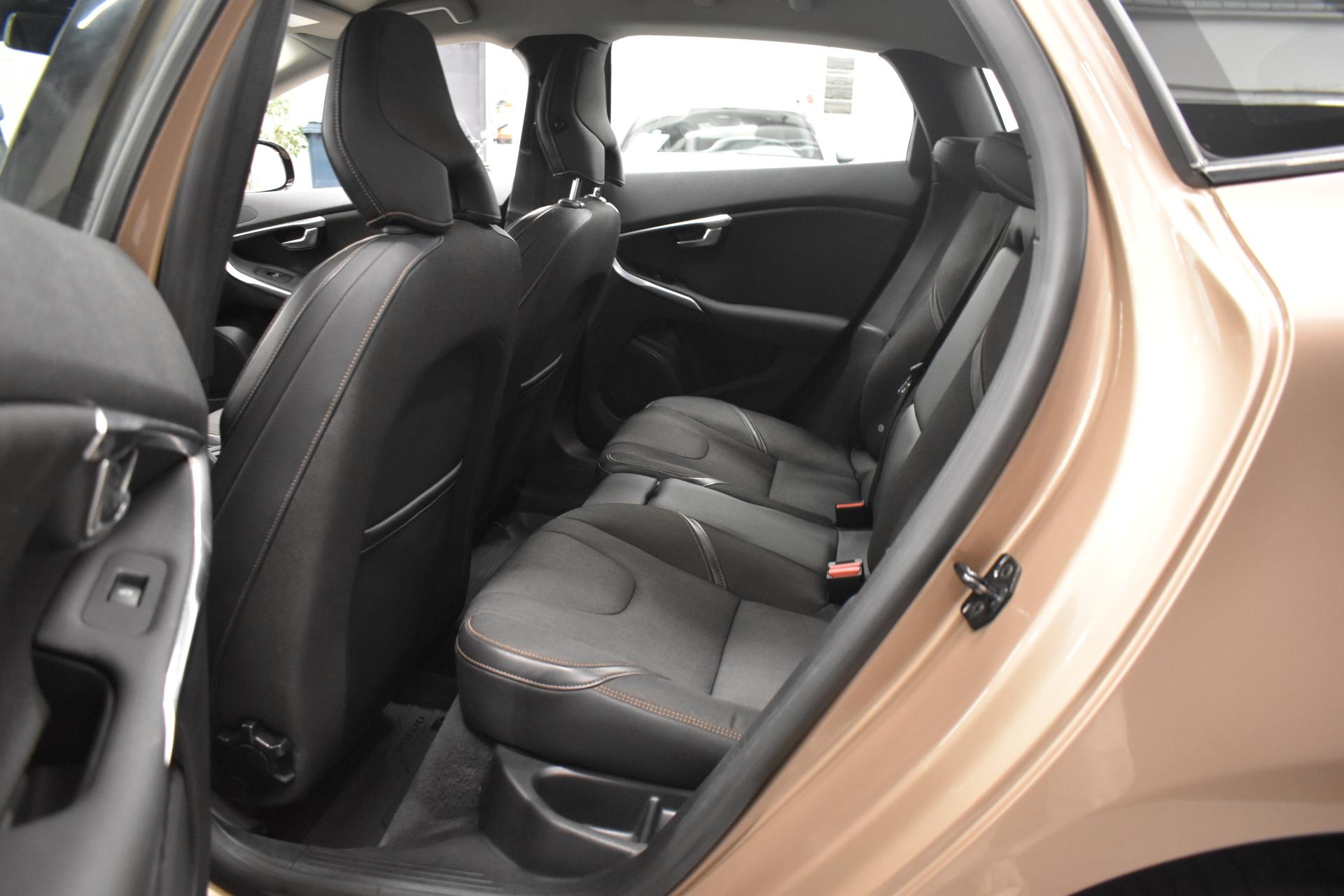 VOLVO V40 Cross Country 2013