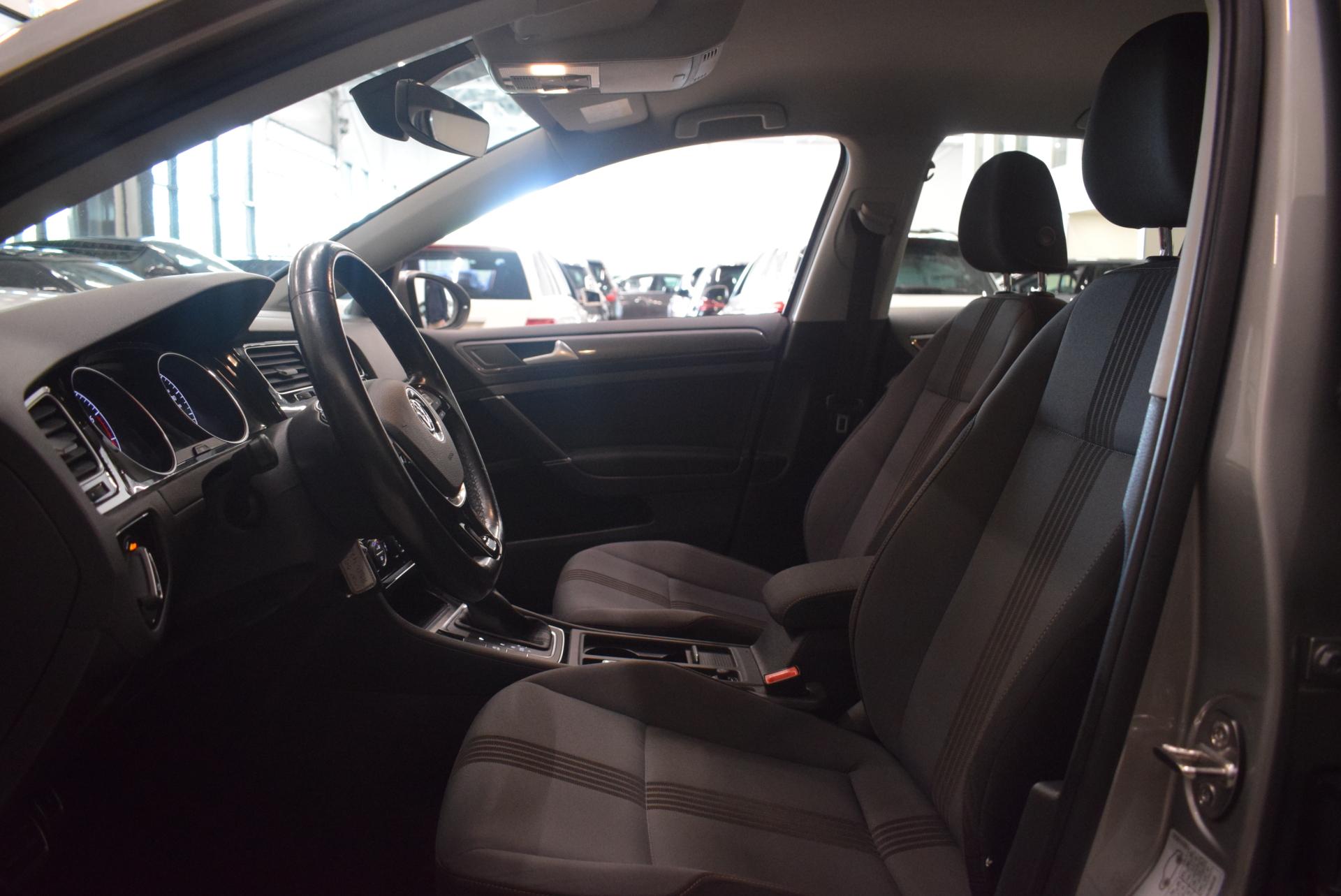 VOLKSWAGEN Golf 2016