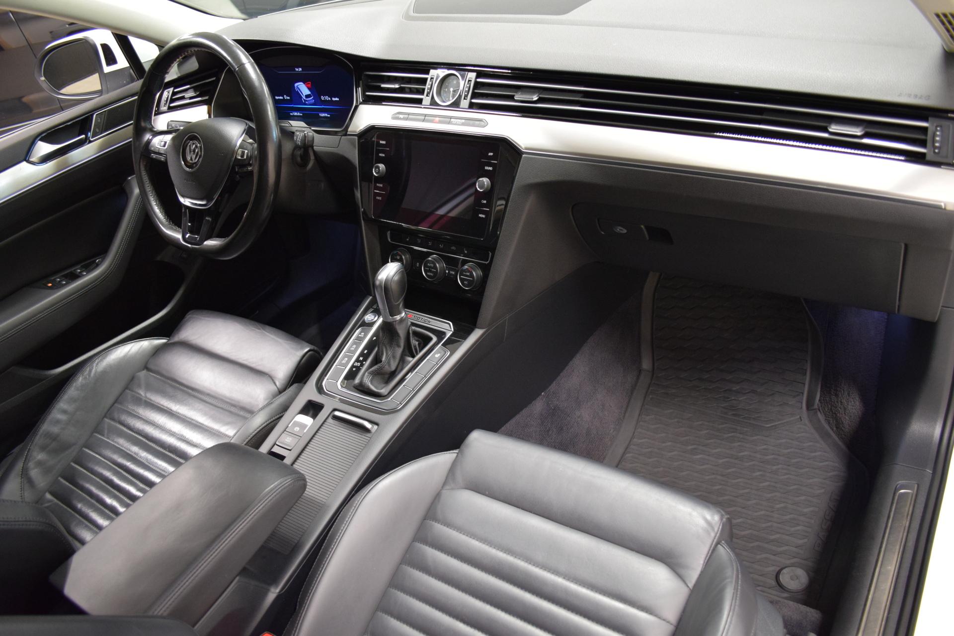 VOLKSWAGEN Passat 2018