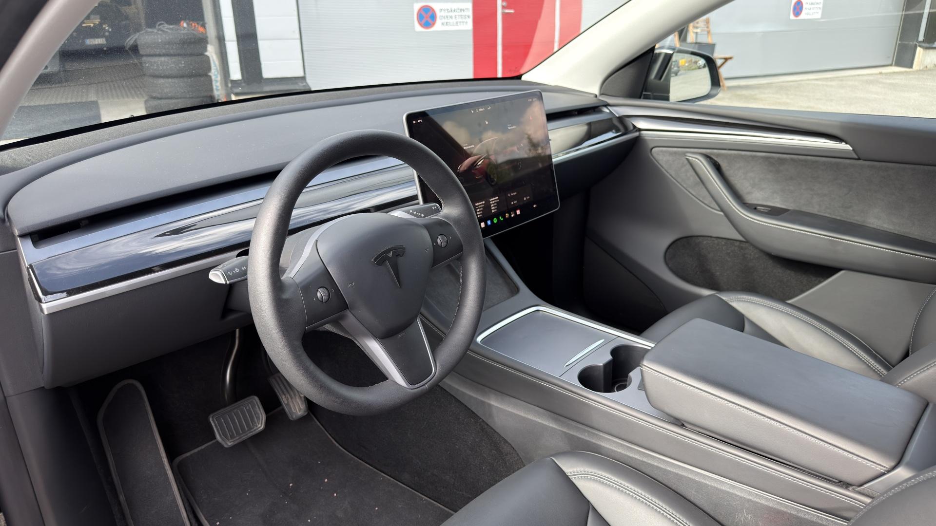 TESLA Model Y 2023