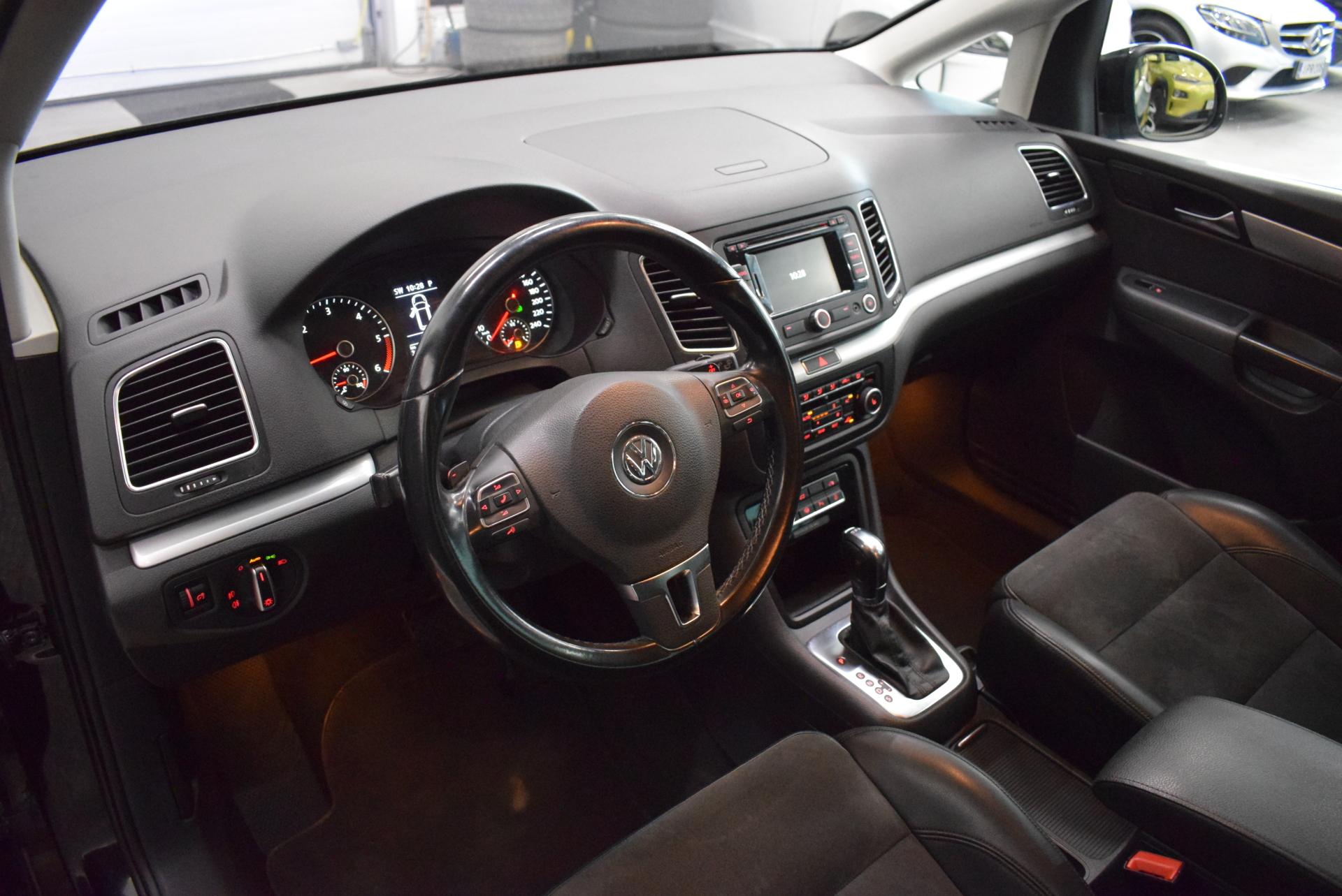 VOLKSWAGEN Sharan 2012