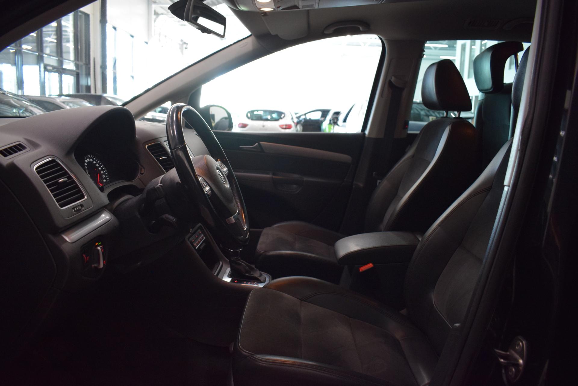 VOLKSWAGEN Sharan 2012