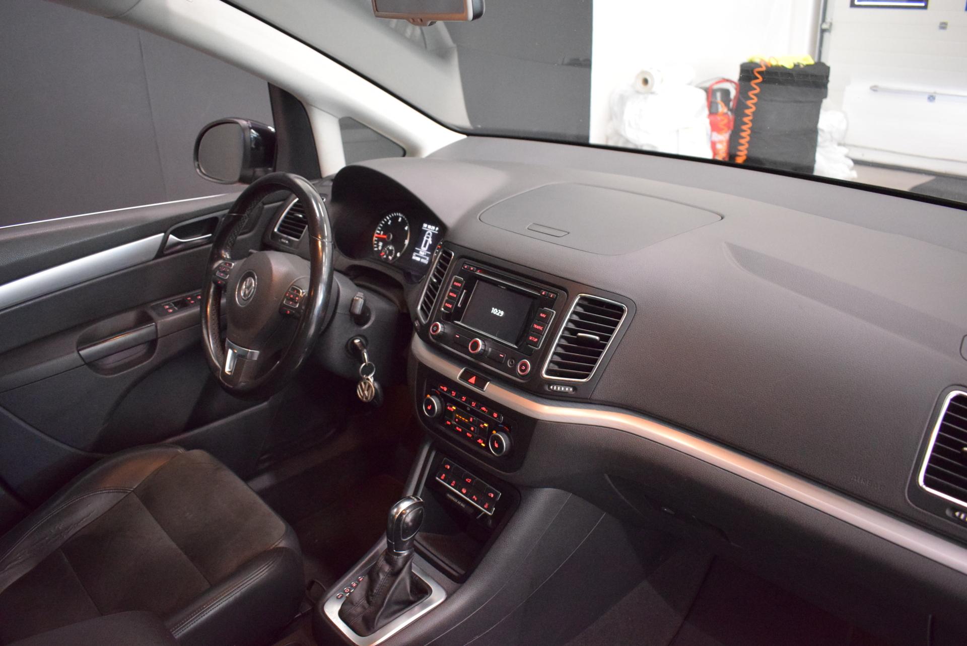 VOLKSWAGEN Sharan 2012