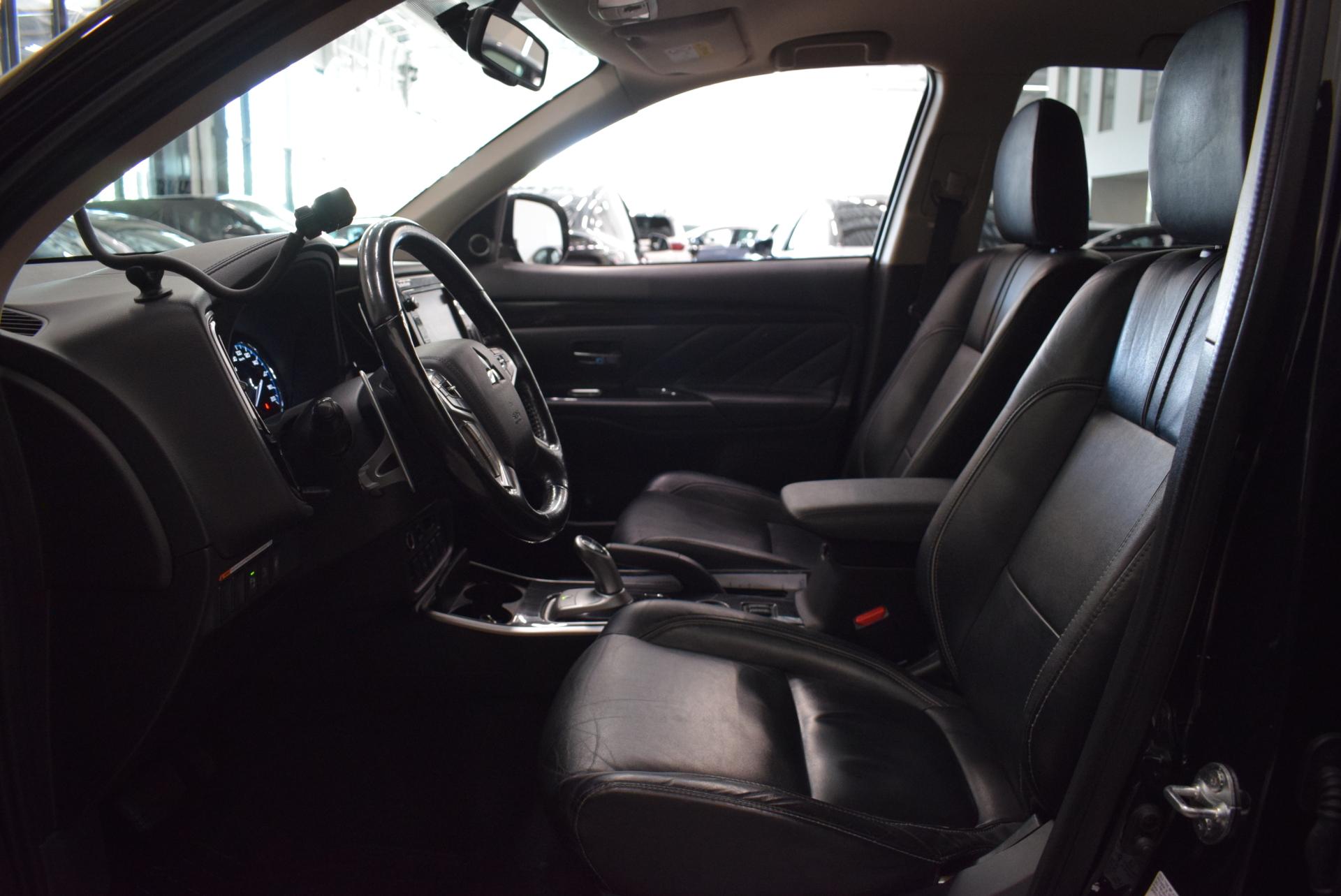 MITSUBISHI Outlander PHEV 2016