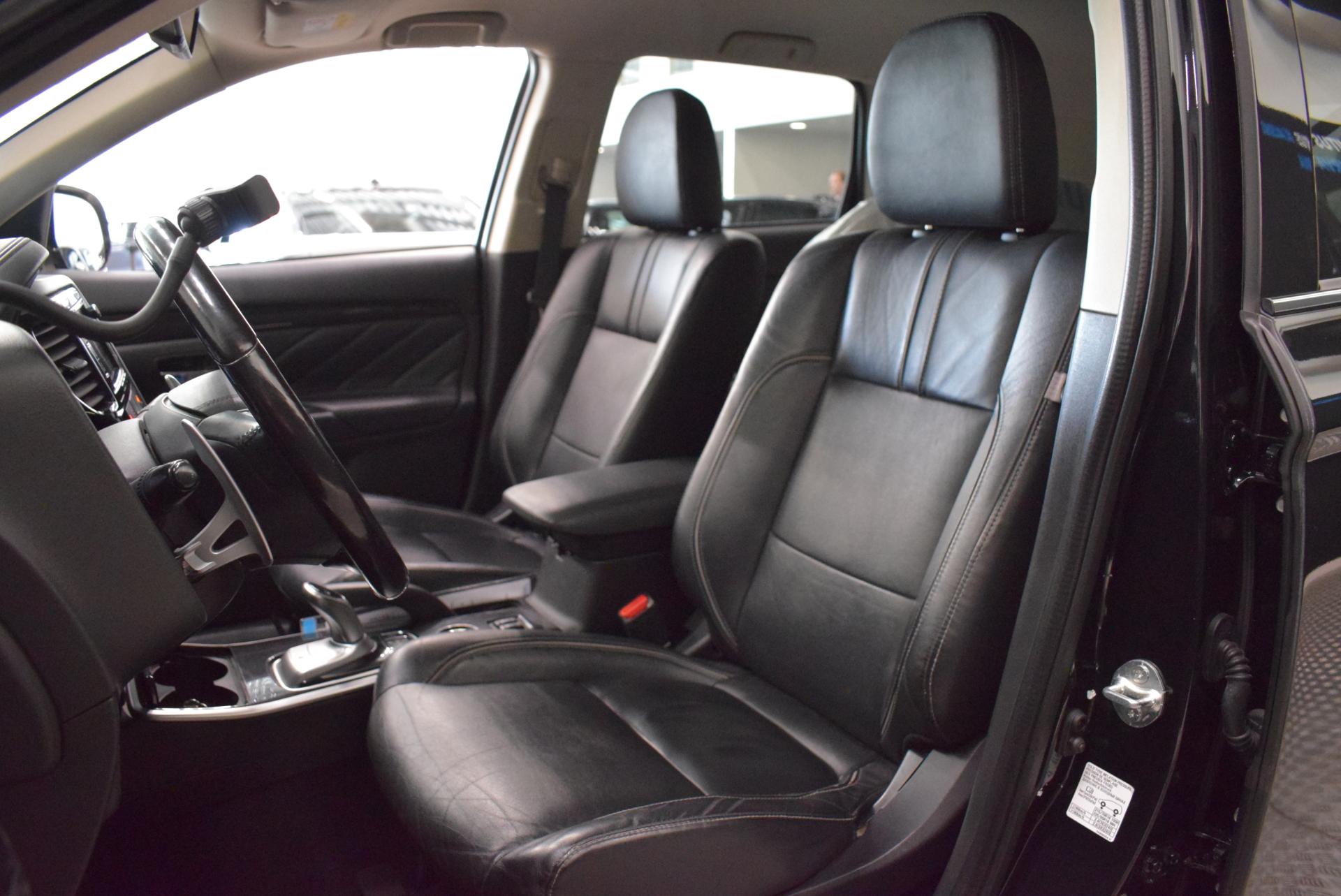 MITSUBISHI Outlander PHEV 2016