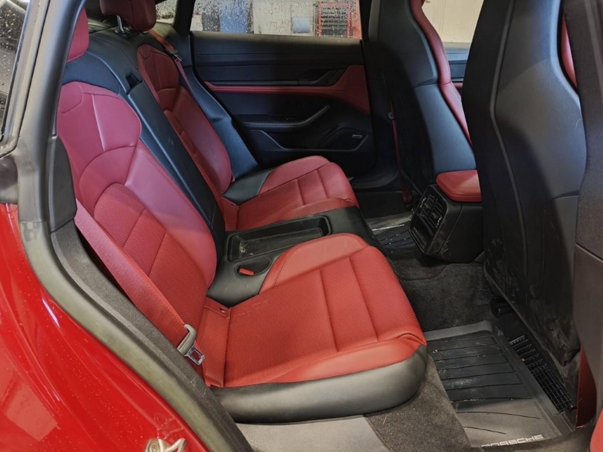 PORSCHE Taycan 2023