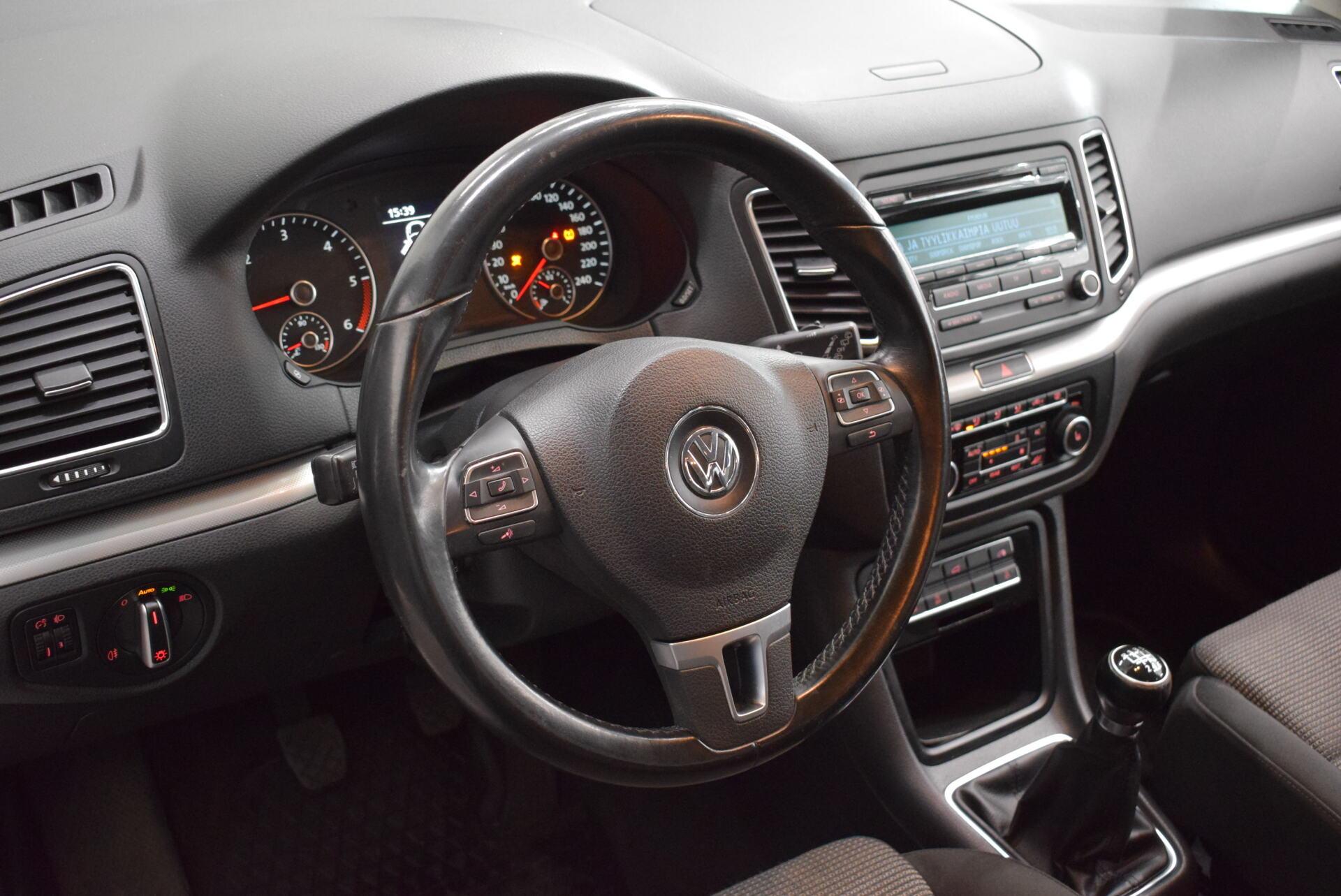 VOLKSWAGEN Sharan 2012