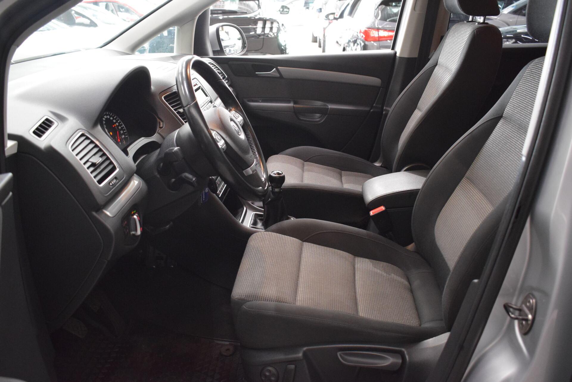 VOLKSWAGEN Sharan 2012