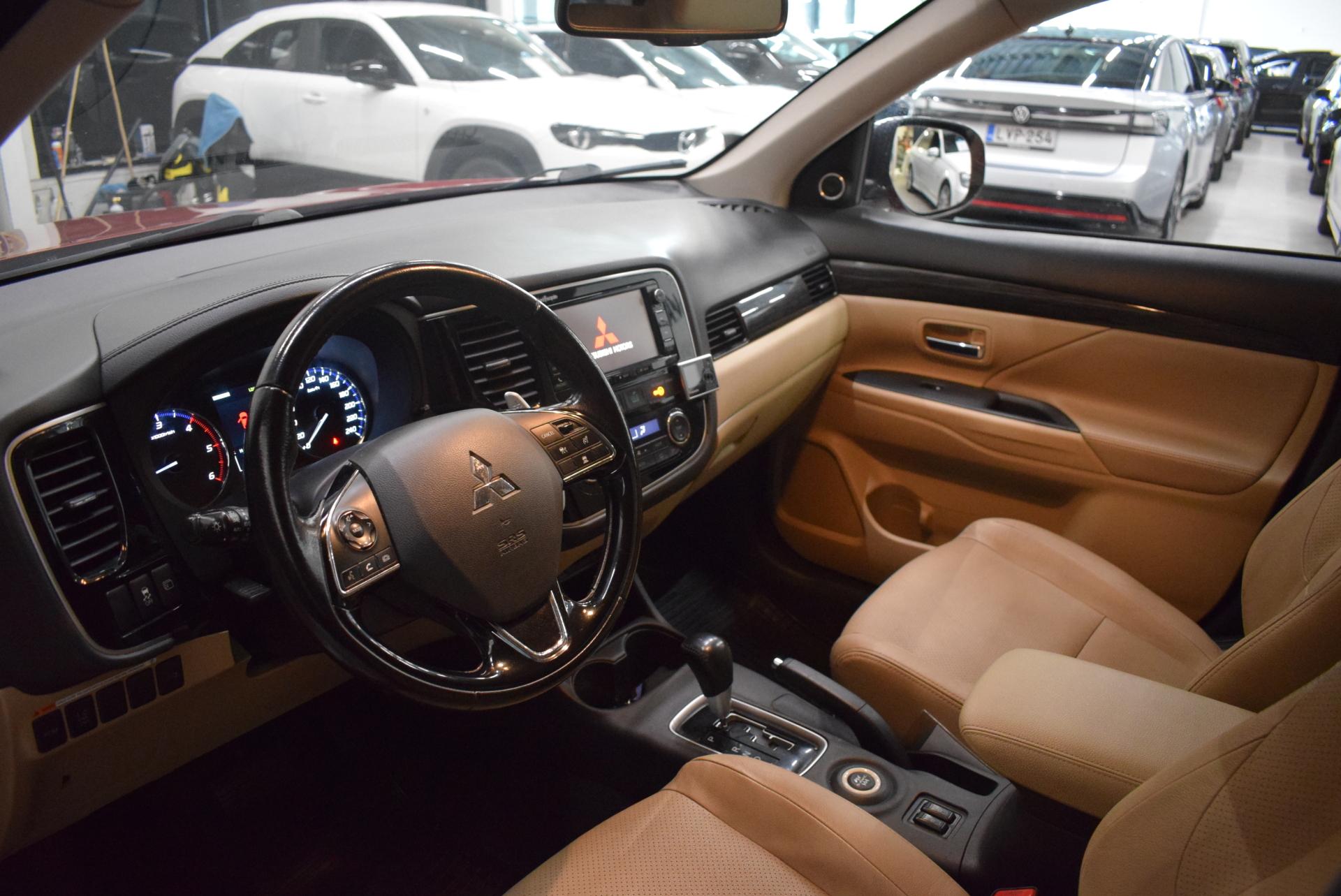 MITSUBISHI Outlander 2015