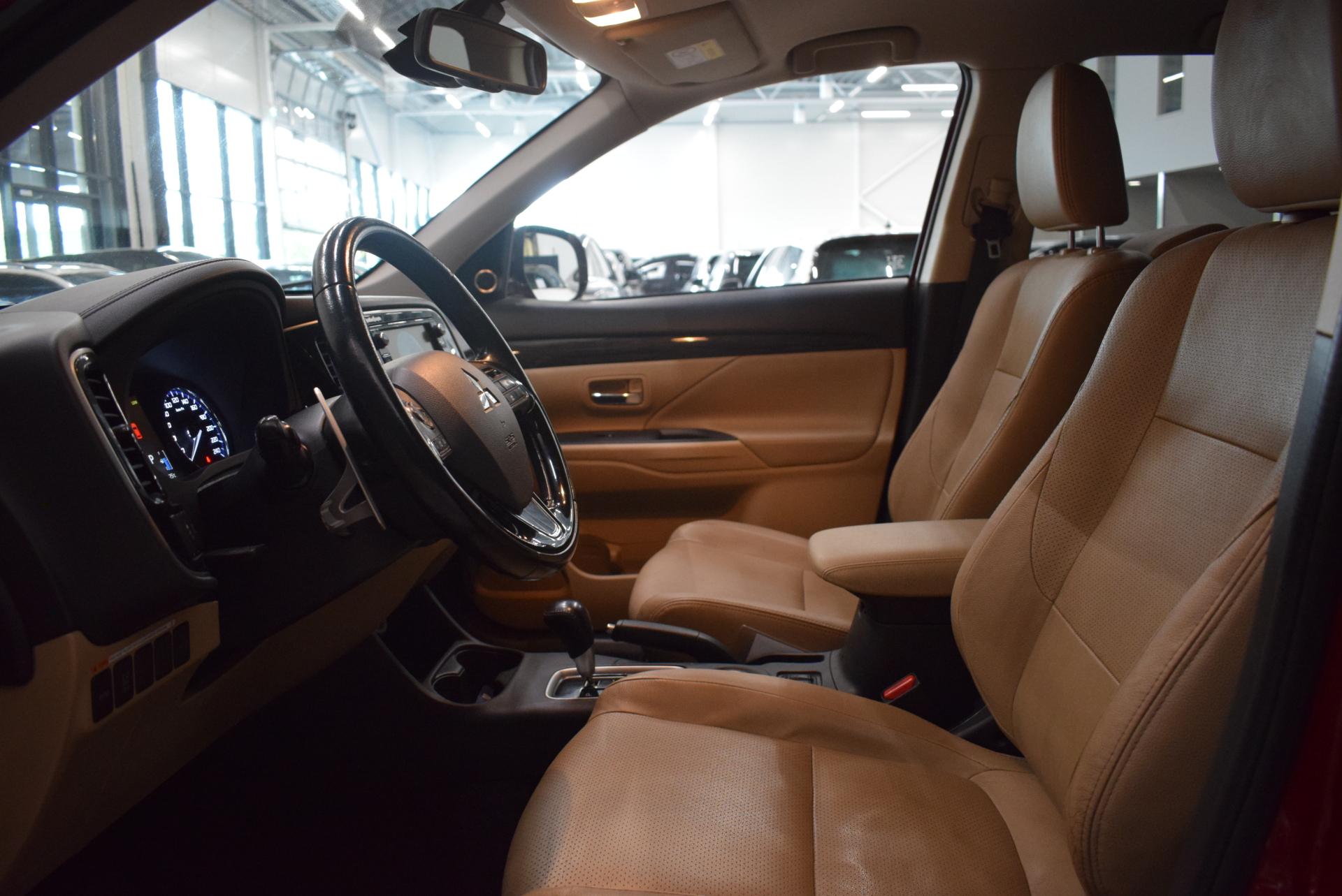 MITSUBISHI Outlander 2015