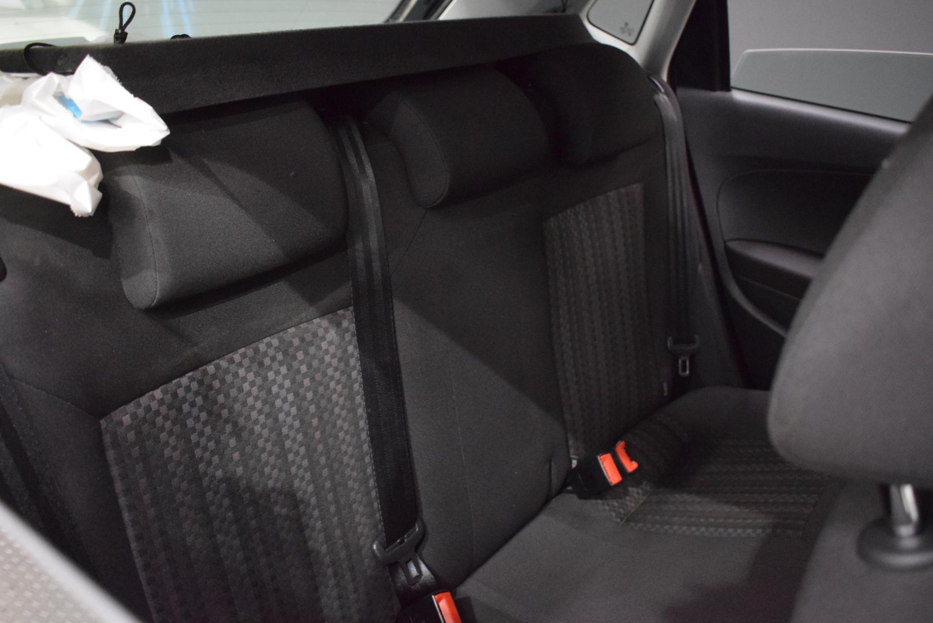 VOLKSWAGEN Polo 2016