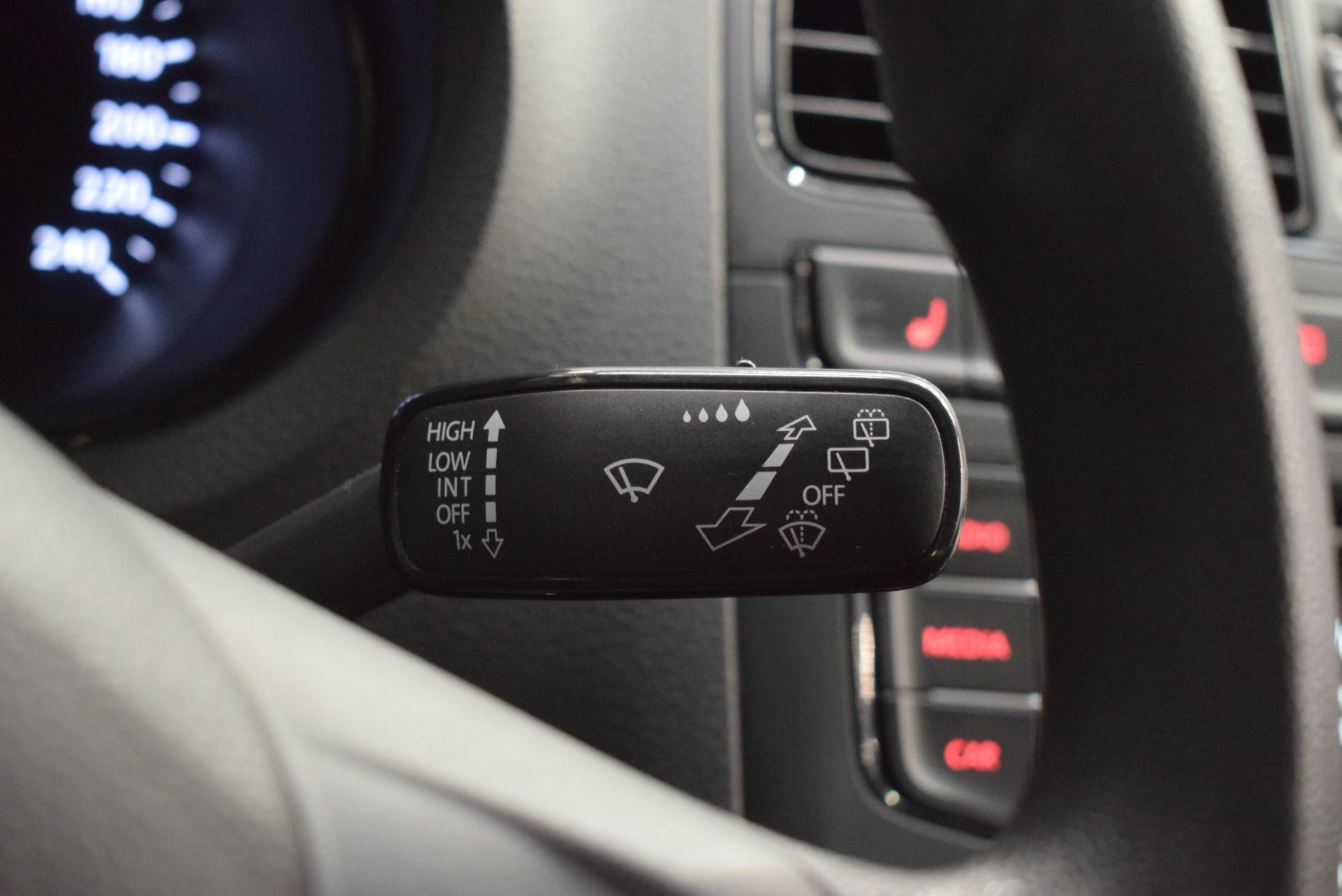 VOLKSWAGEN Polo 2016