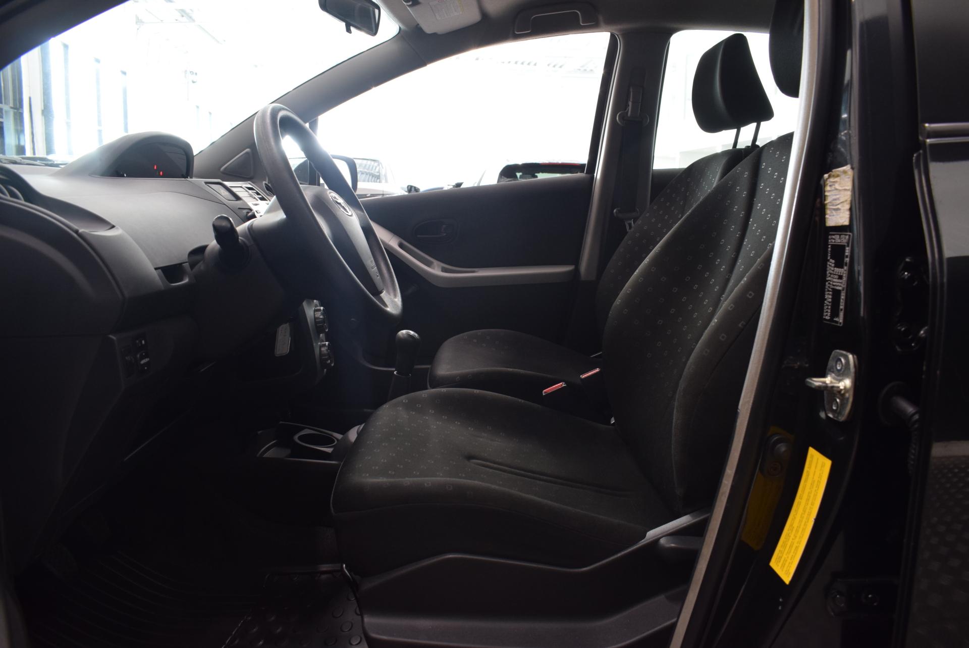 TOYOTA Yaris 10