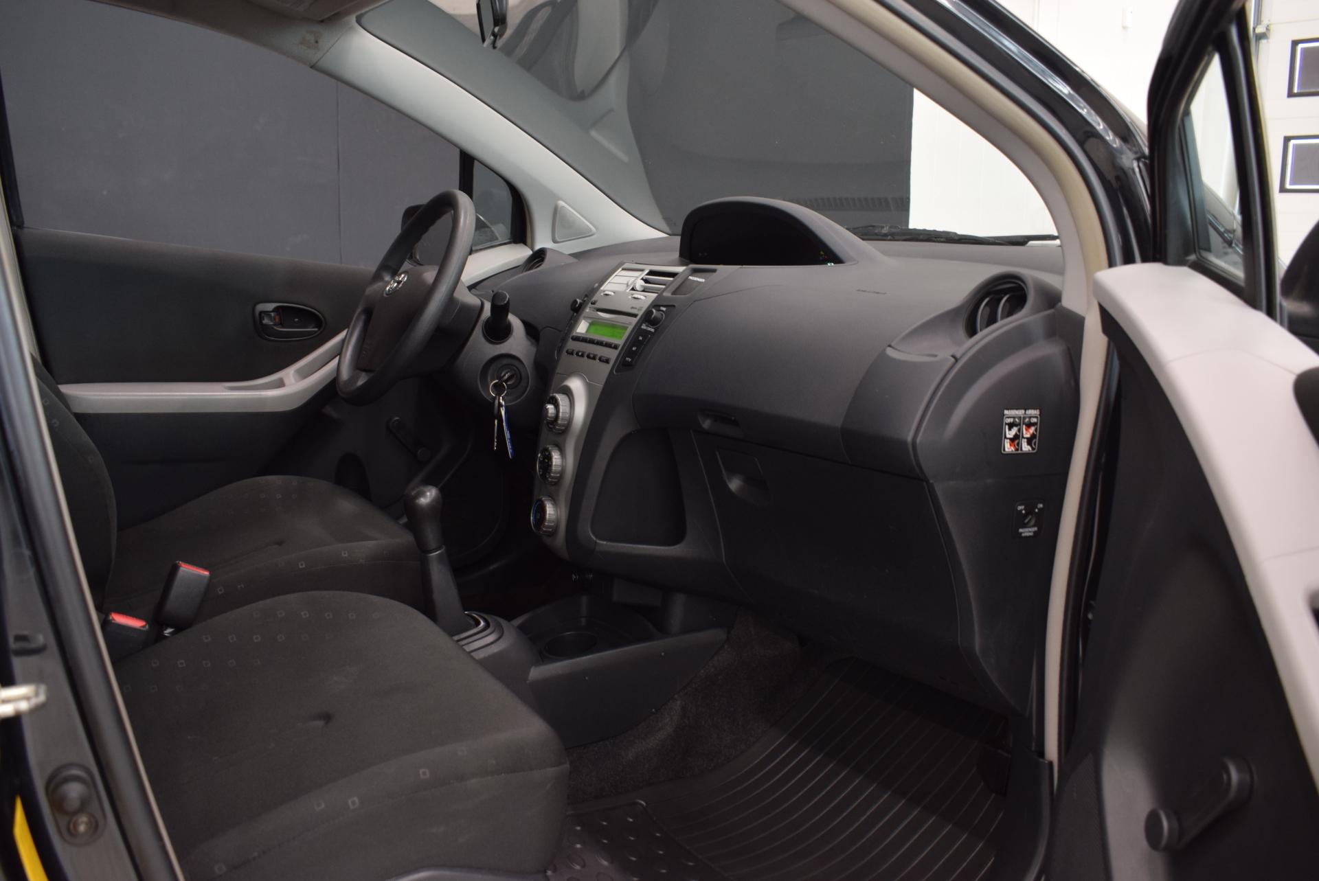 TOYOTA Yaris 13