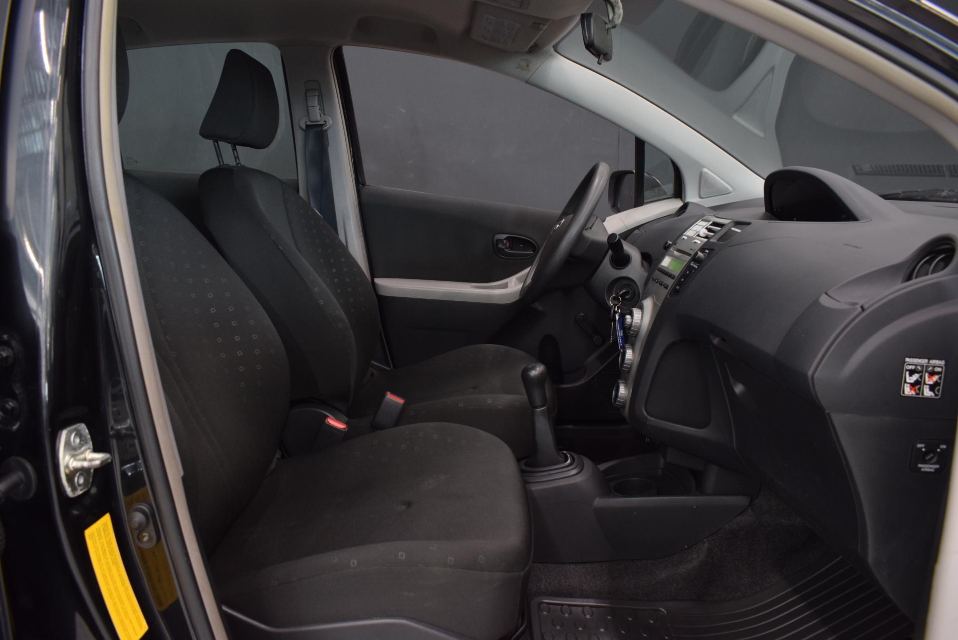 TOYOTA Yaris 14