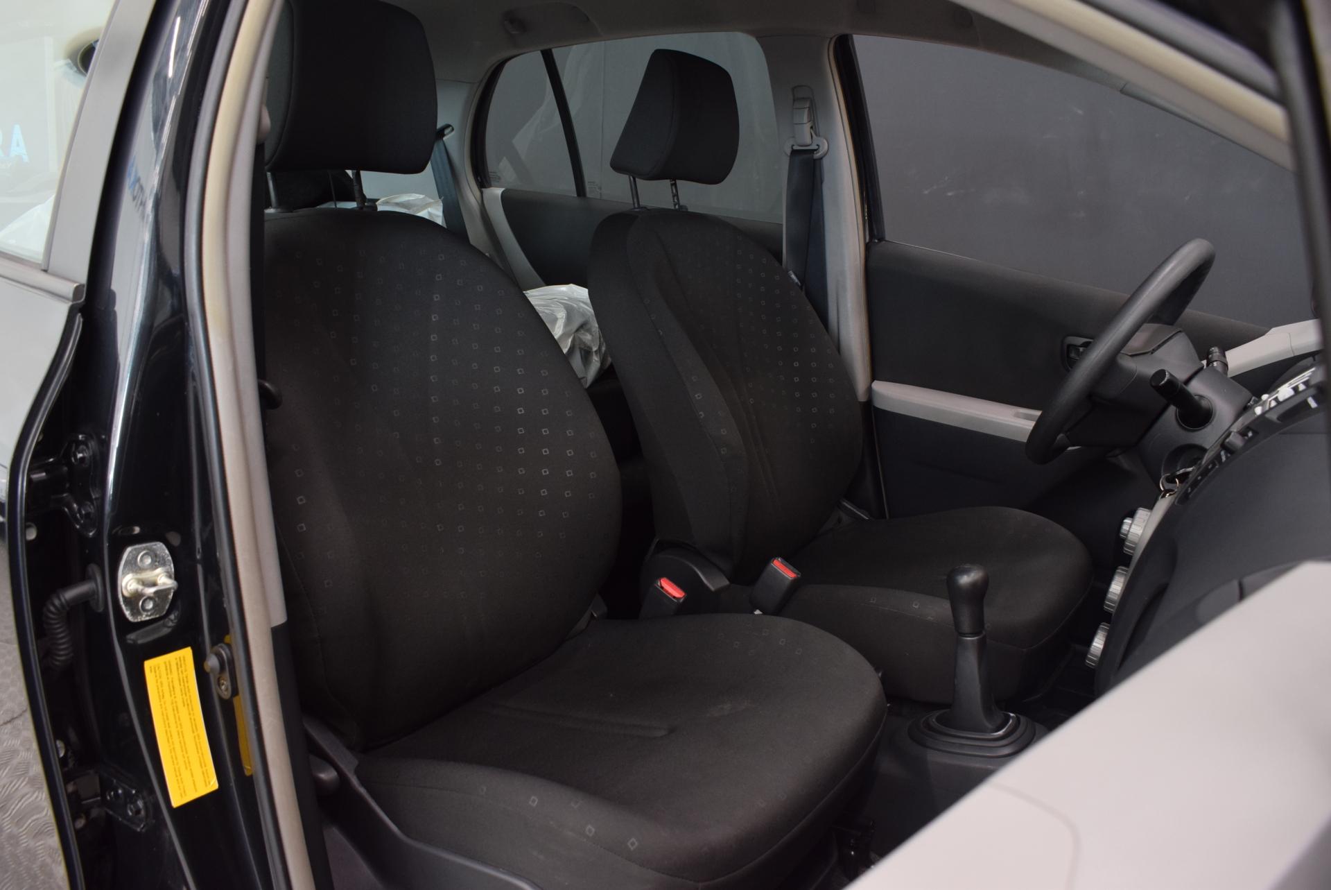 TOYOTA Yaris 15