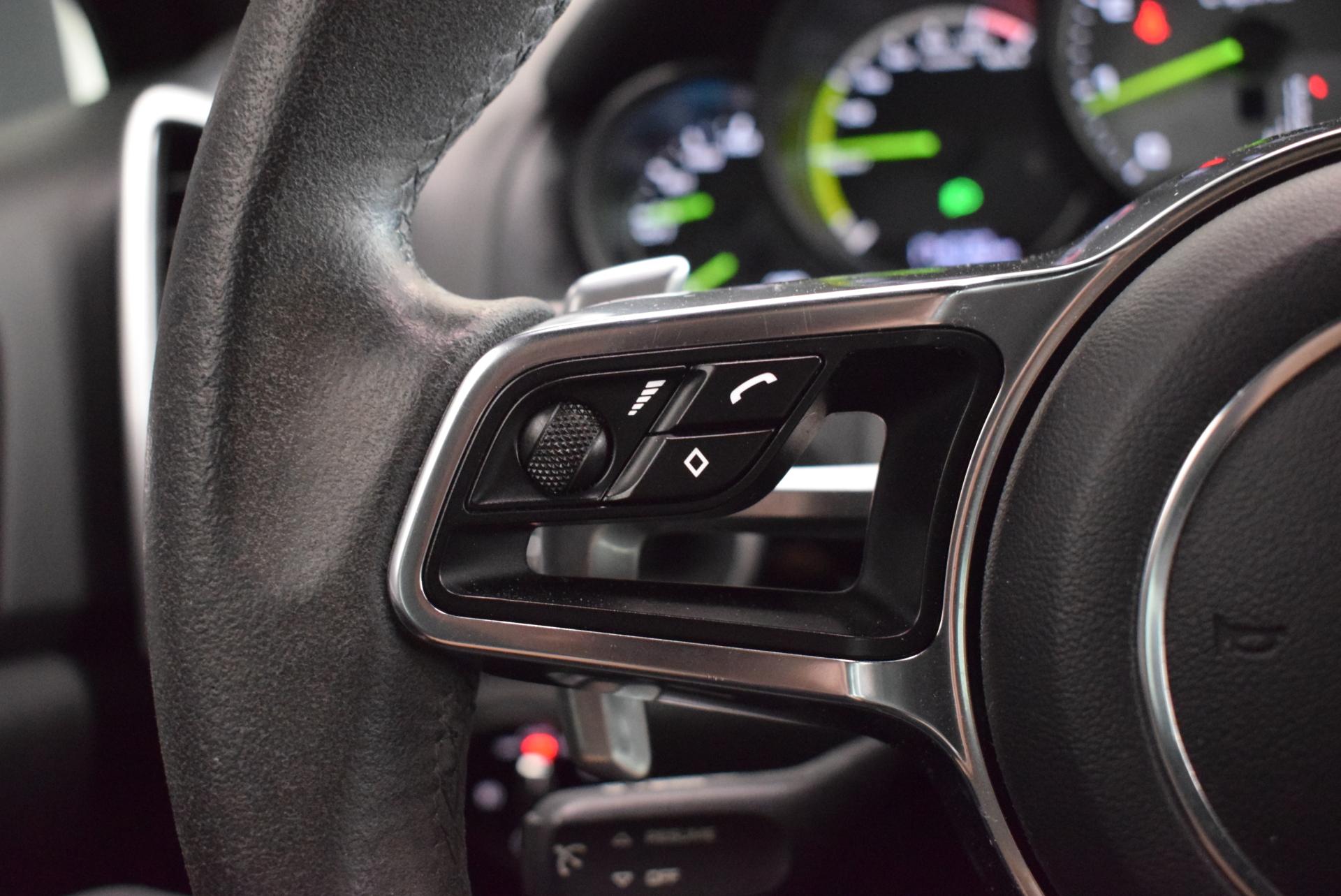 PORSCHE Cayenne 2015