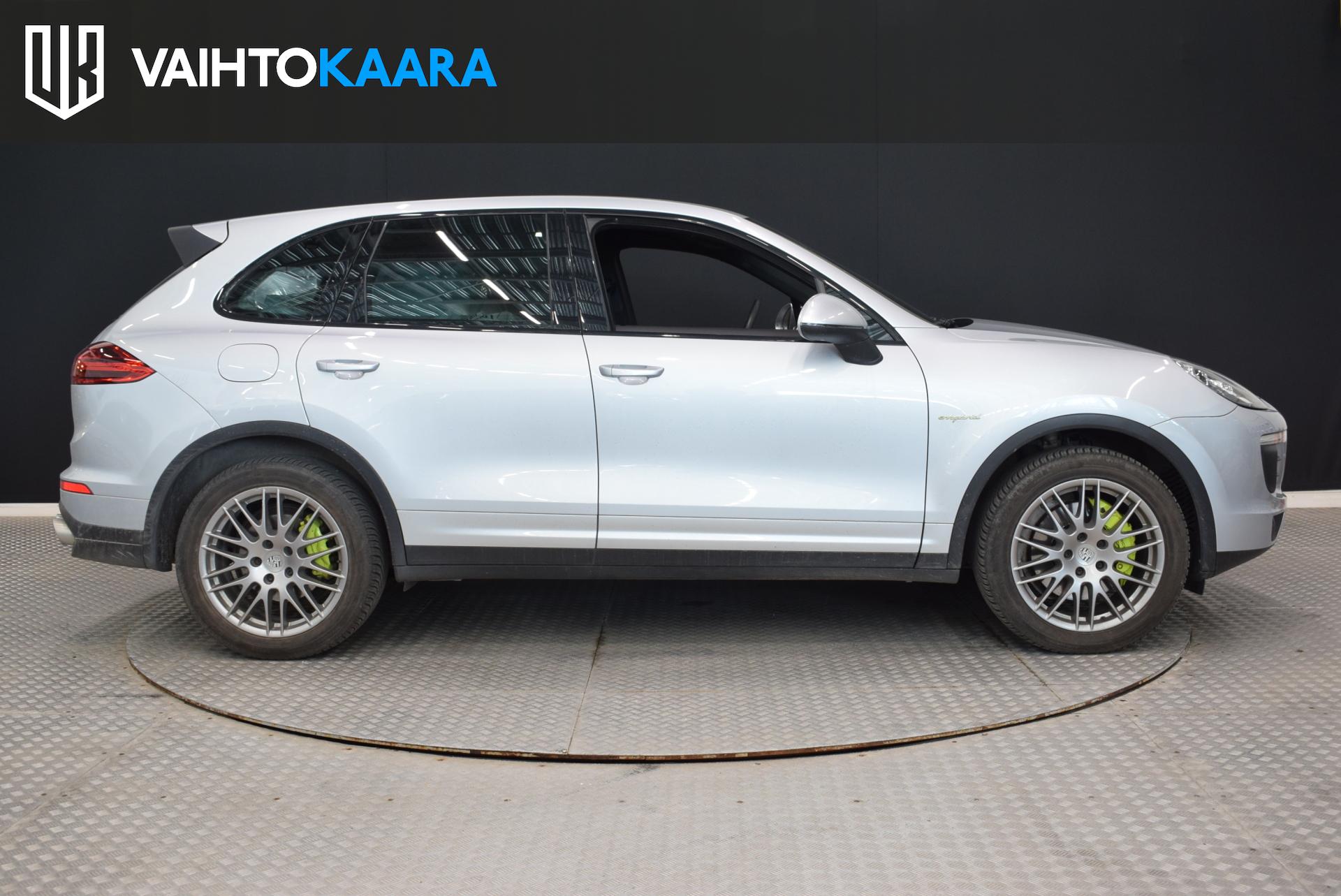 PORSCHE Cayenne 2015