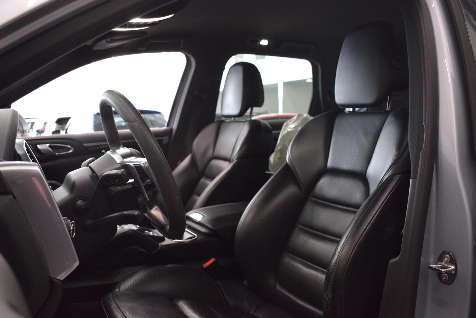 PORSCHE Cayenne 2015