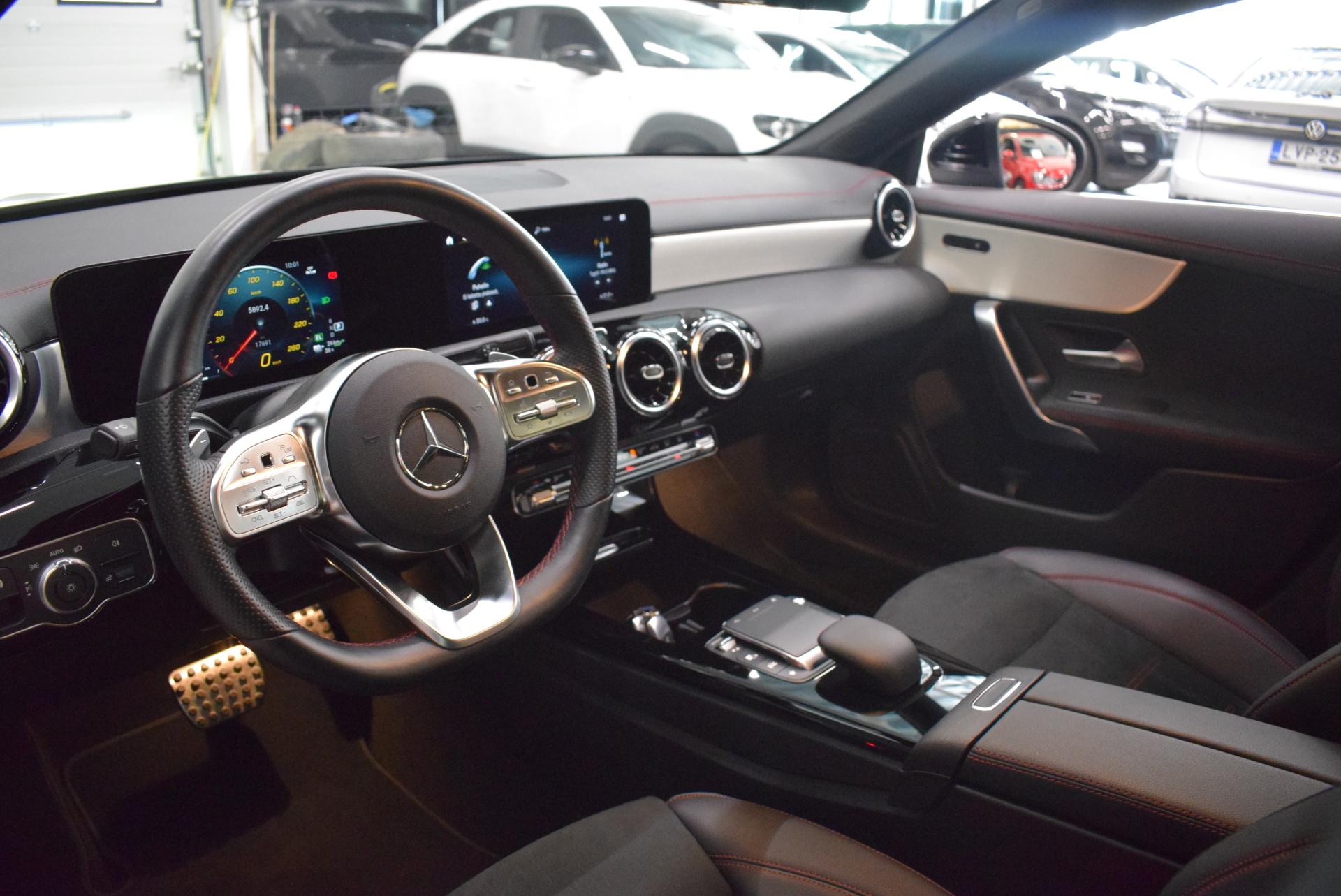 MERCEDES-BENZ CLA 2023
