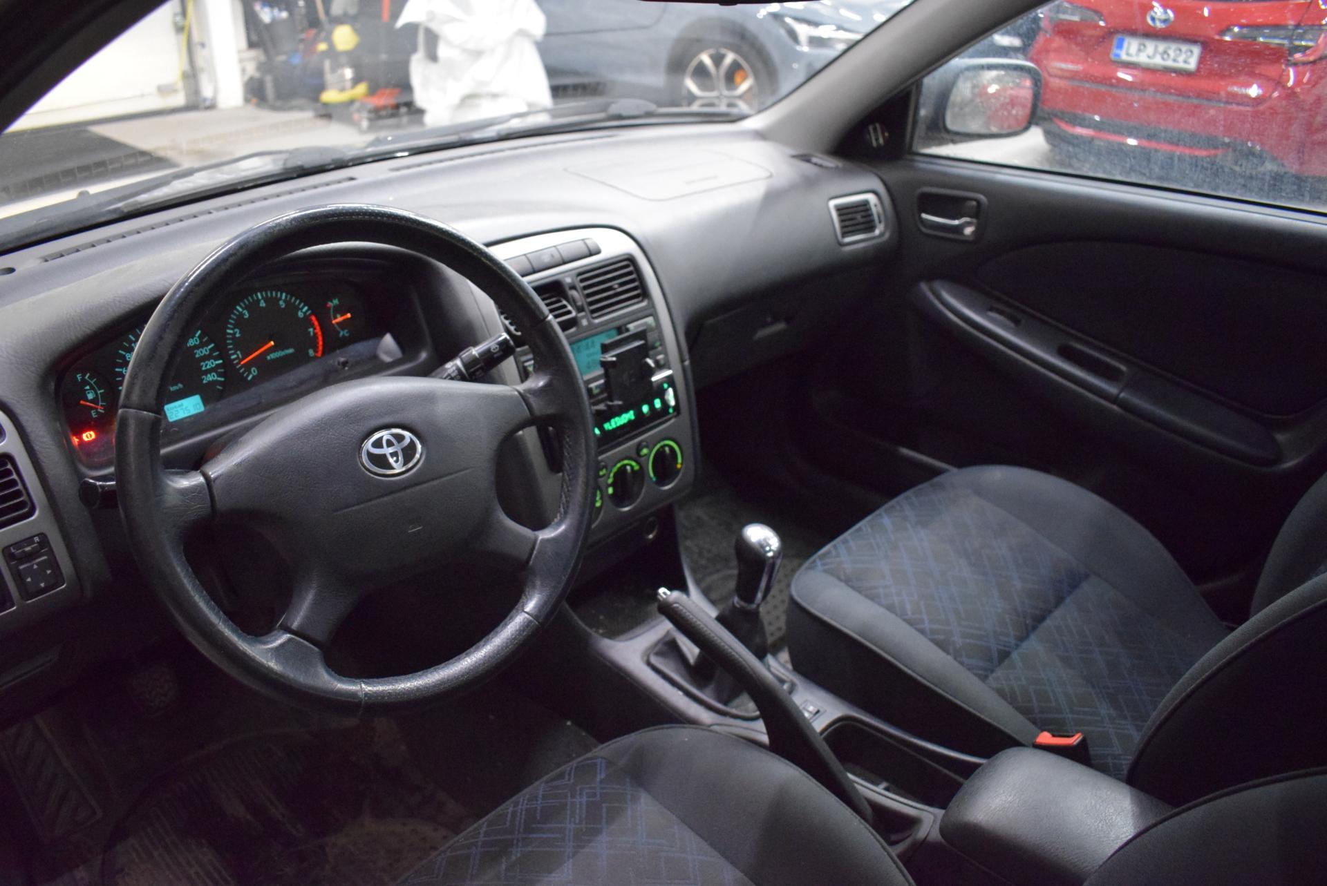 TOYOTA Avensis 2002
