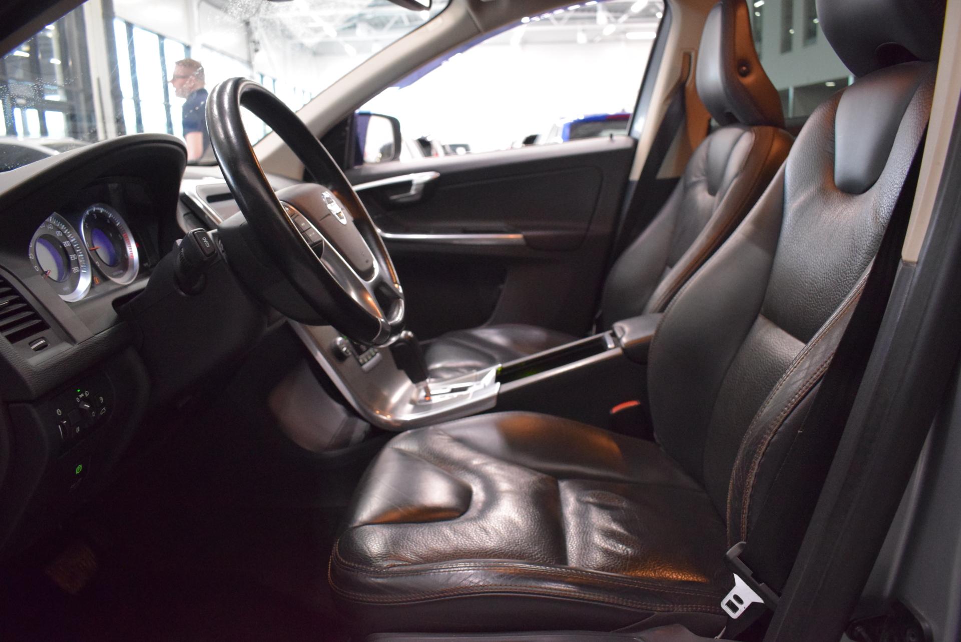 VOLVO XC60 2012
