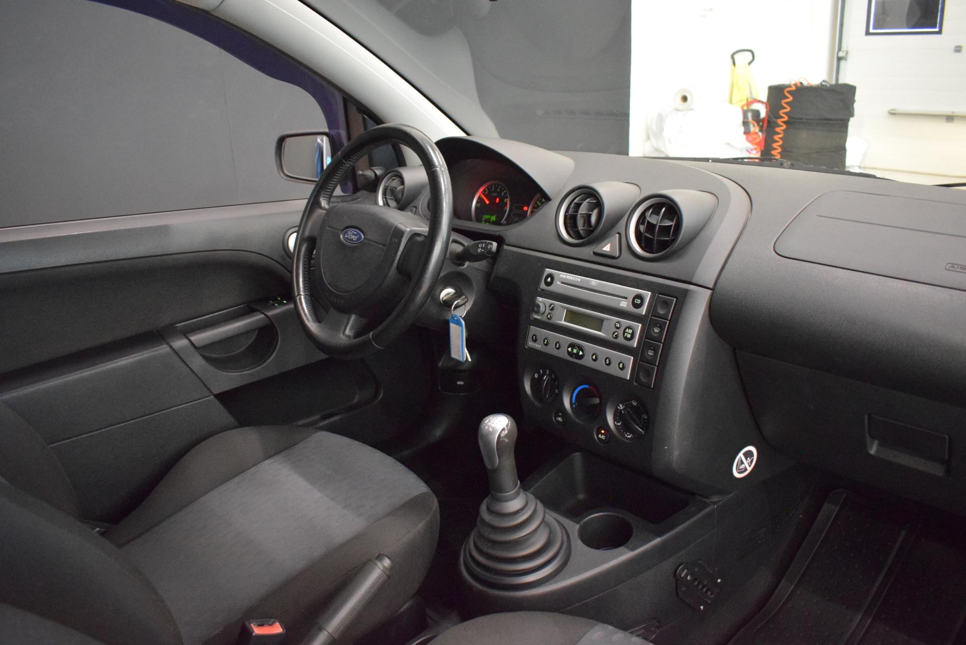FORD Fiesta 2004