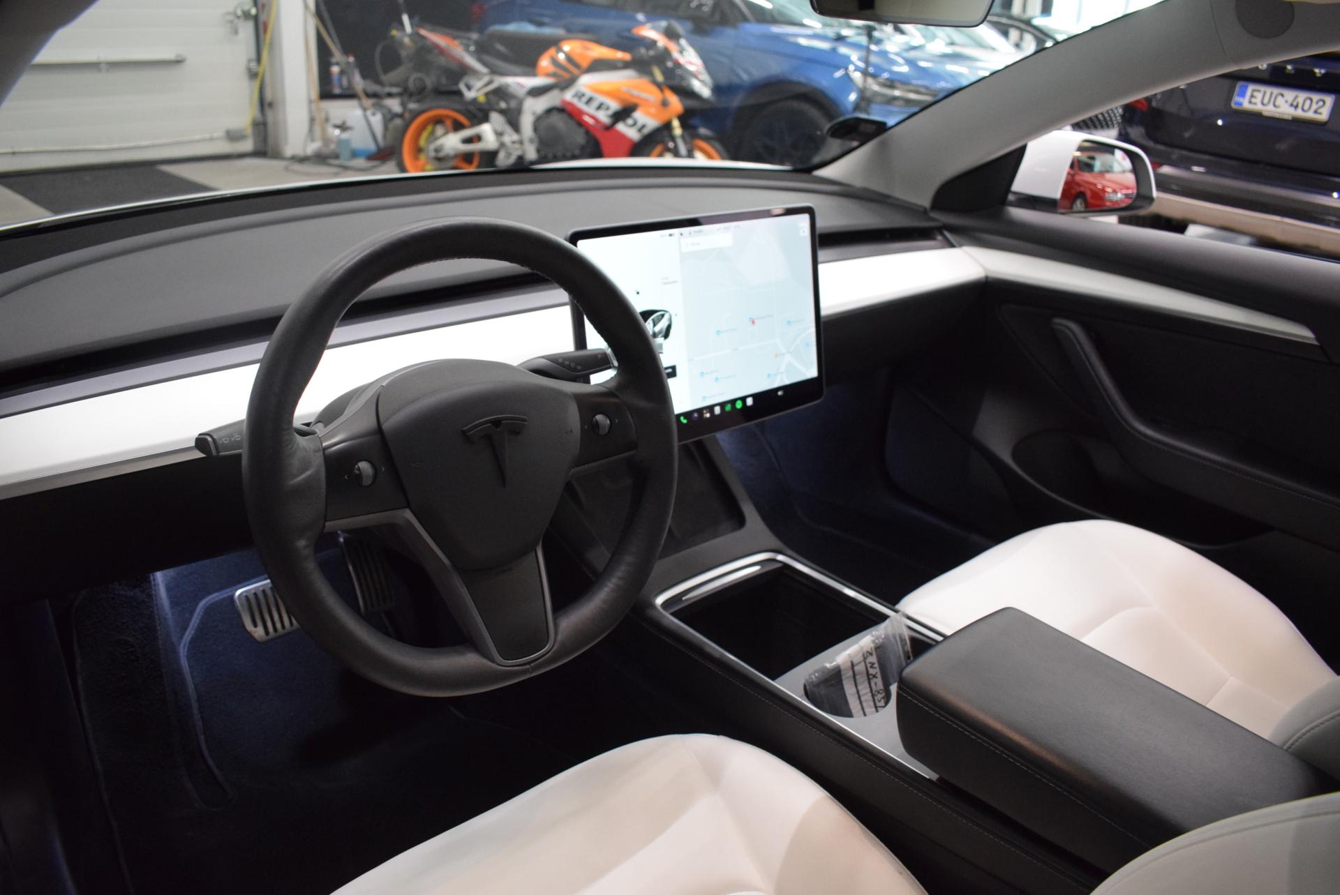 TESLA Model 3 2021