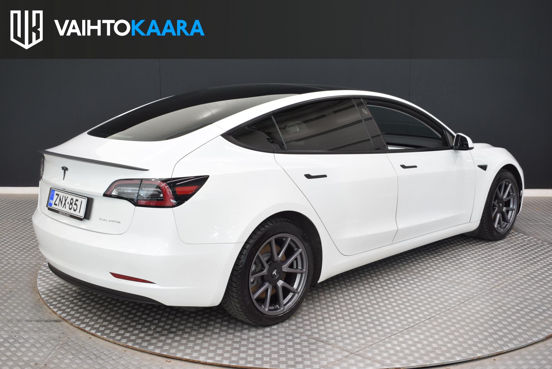 TESLA Model 3 2021