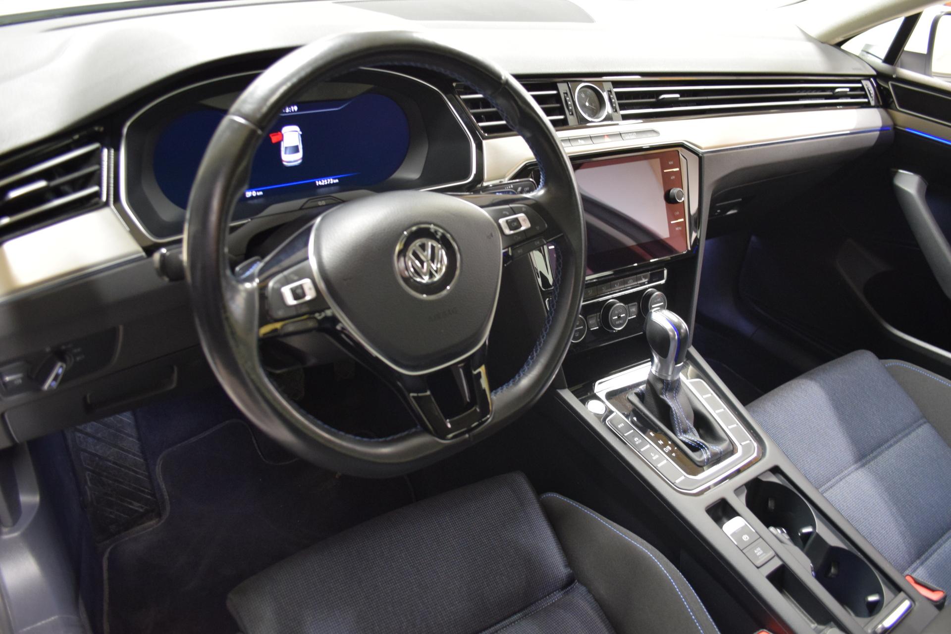 VOLKSWAGEN Passat 2018