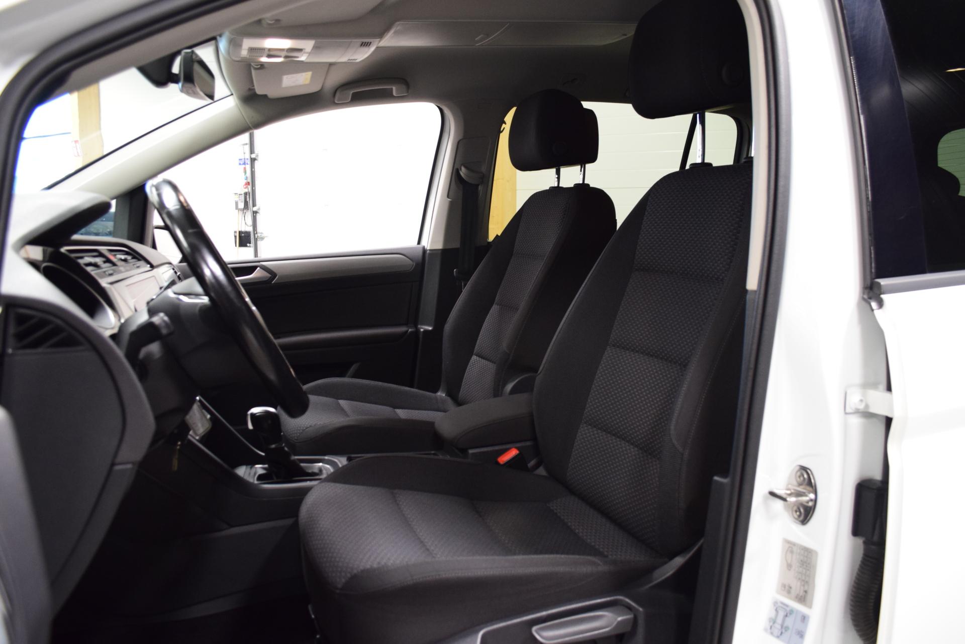 VOLKSWAGEN Touran 2017