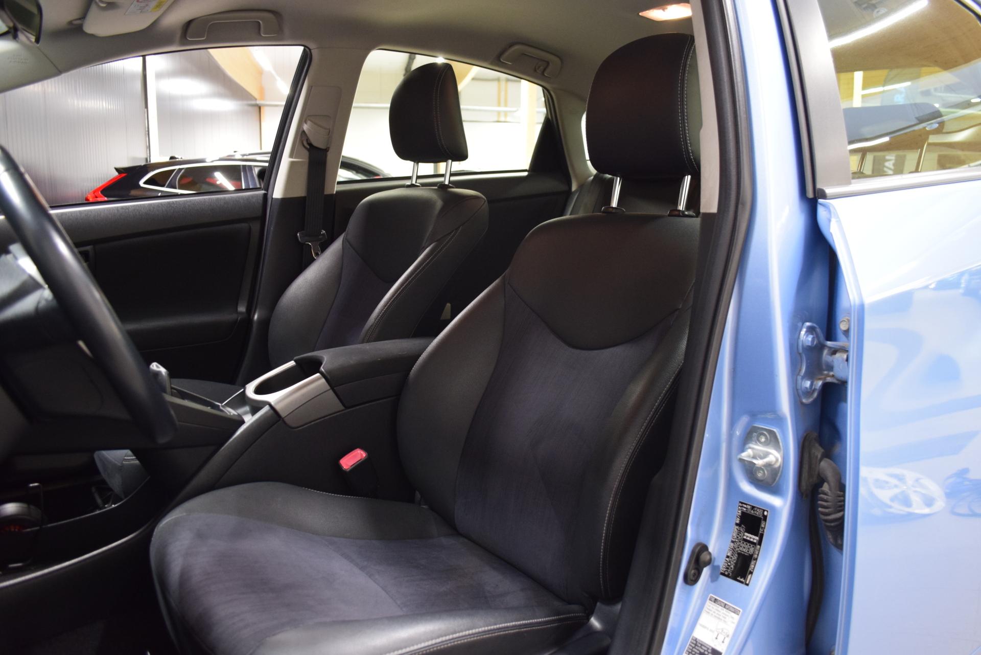 TOYOTA Prius Plug-in Hybrid 2013