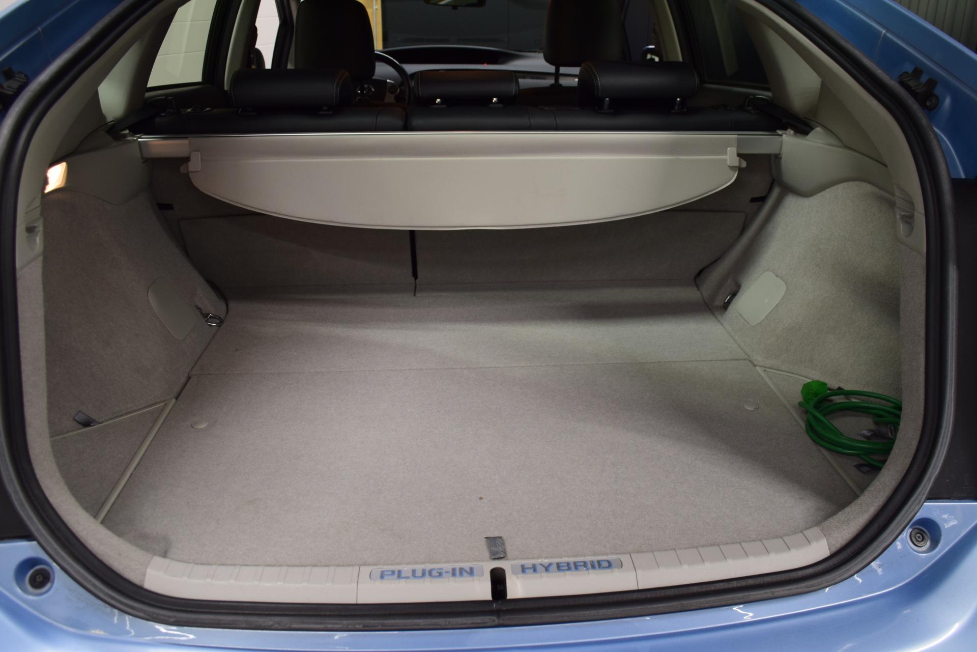 TOYOTA Prius Plug-in Hybrid 2013