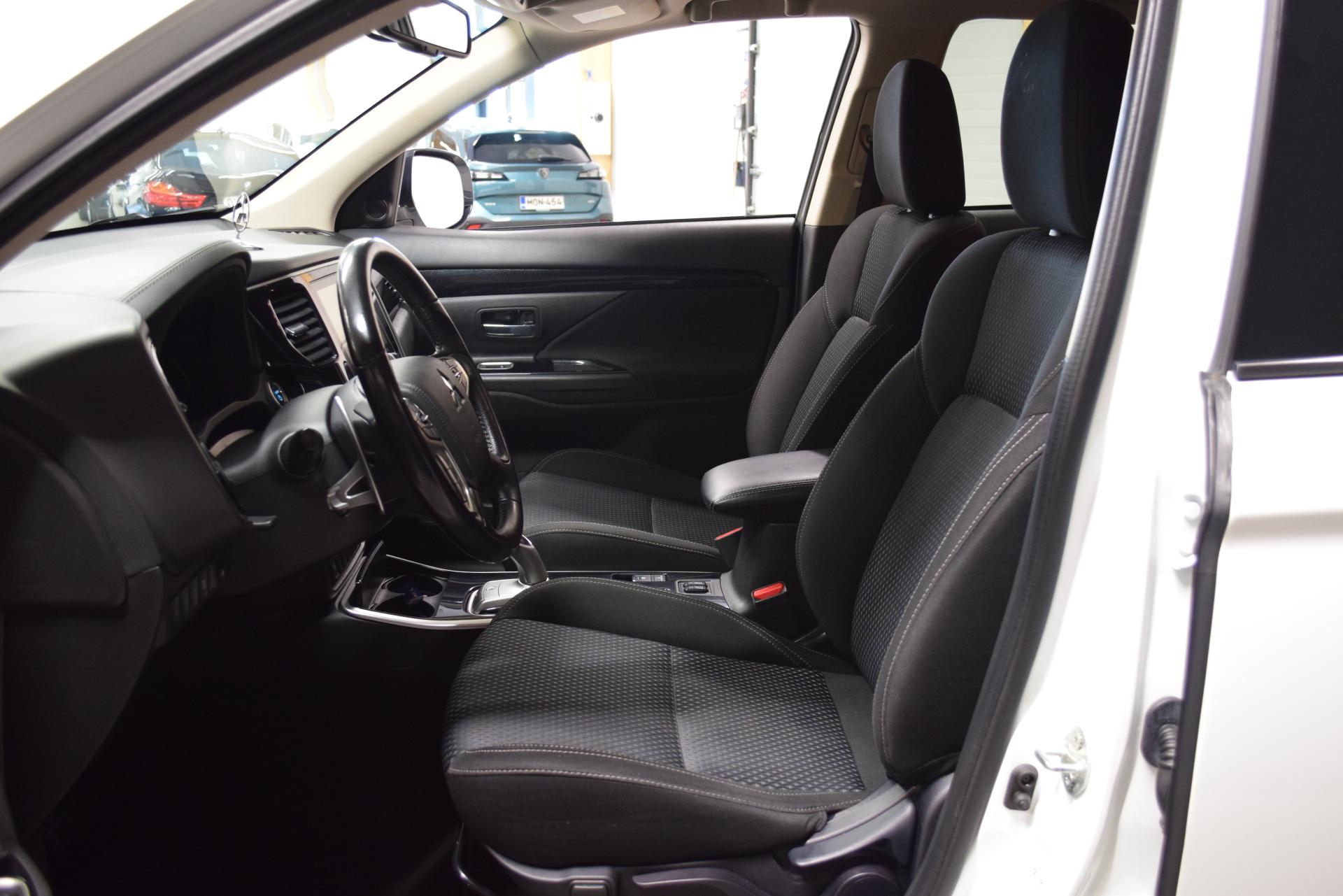 MITSUBISHI Outlander 2020