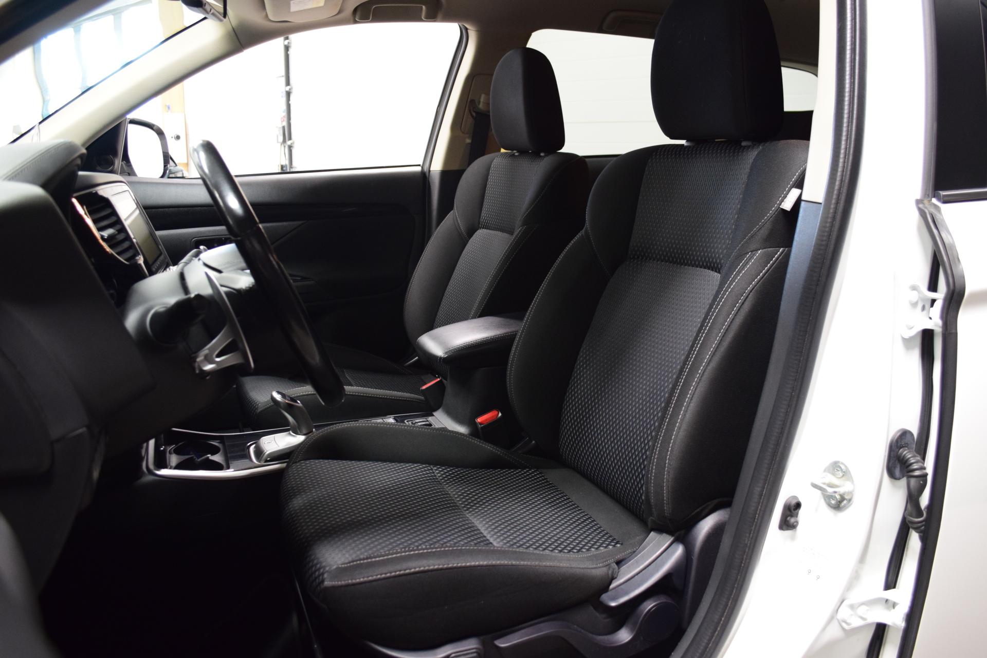 MITSUBISHI Outlander 2020