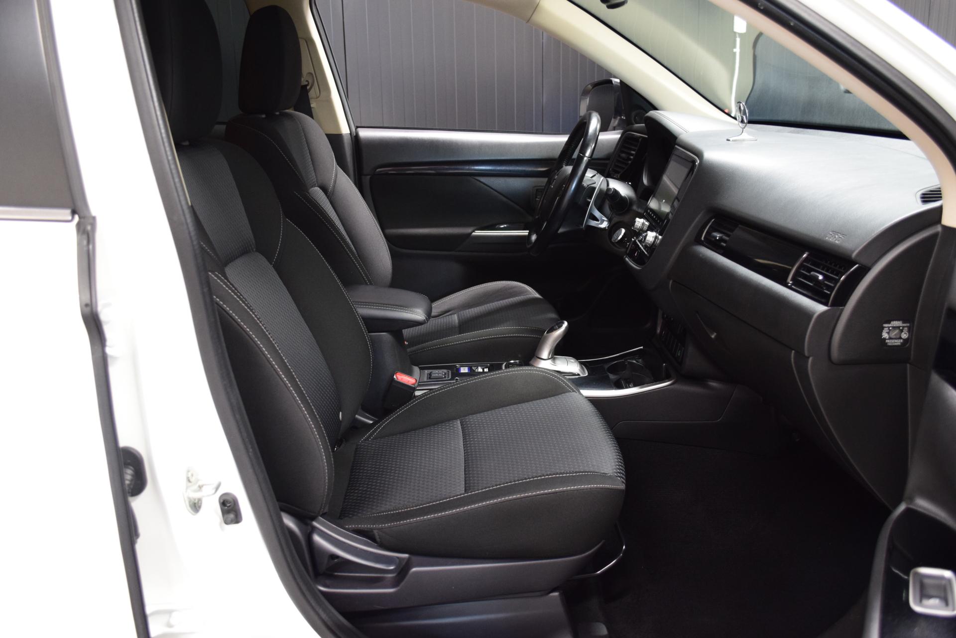 MITSUBISHI Outlander 2020