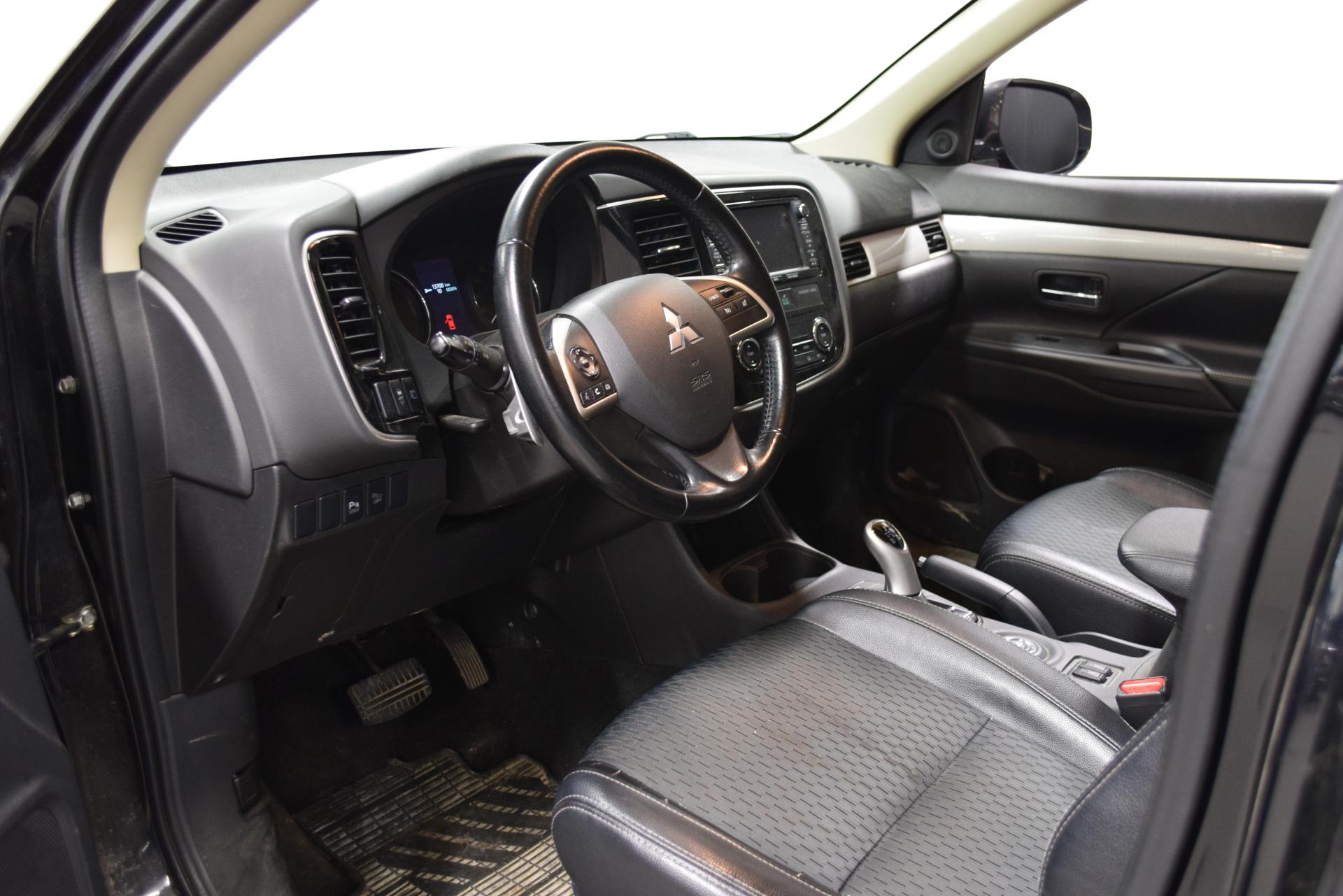 MITSUBISHI Outlander PHEV 2014