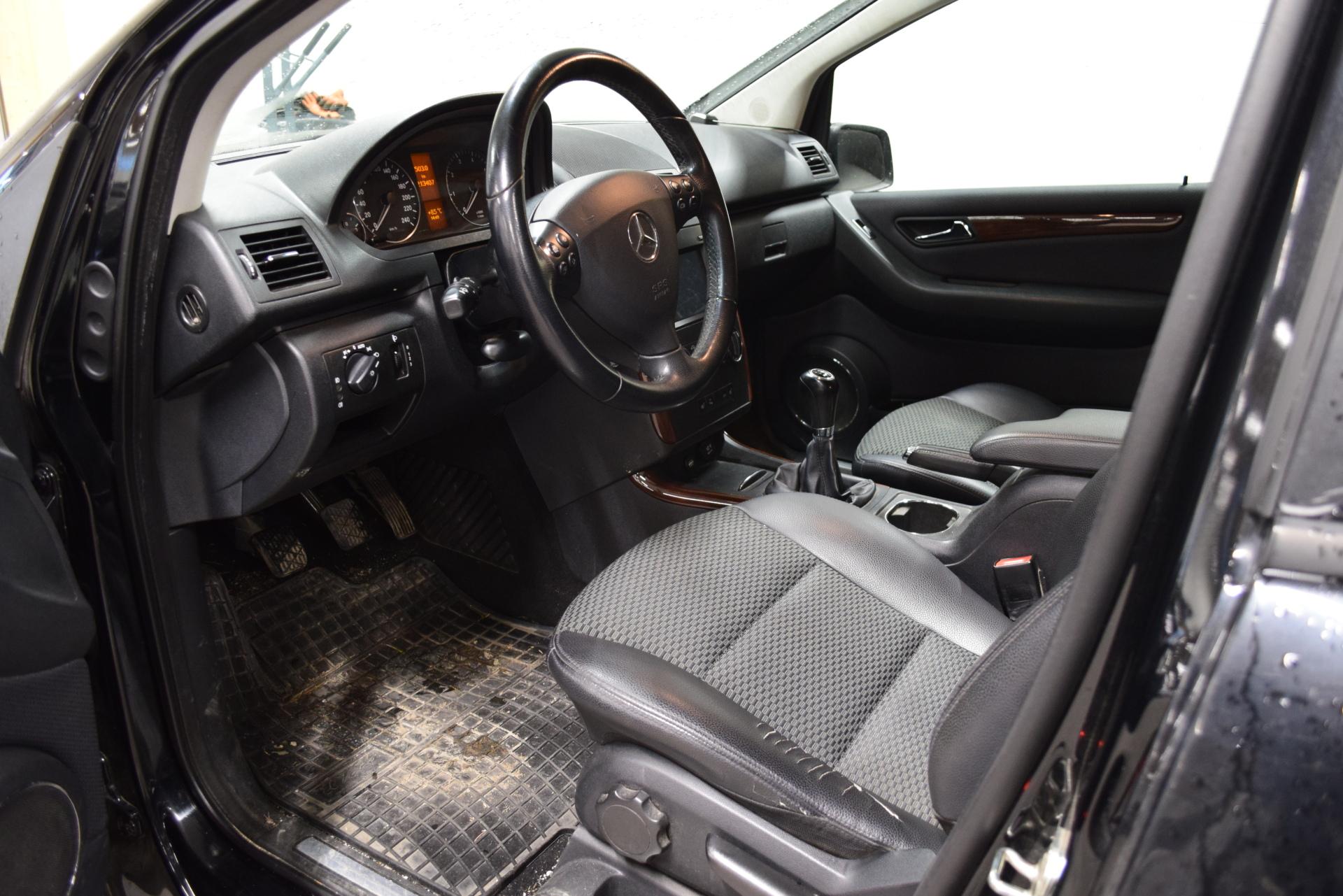 MERCEDES-BENZ A 2011