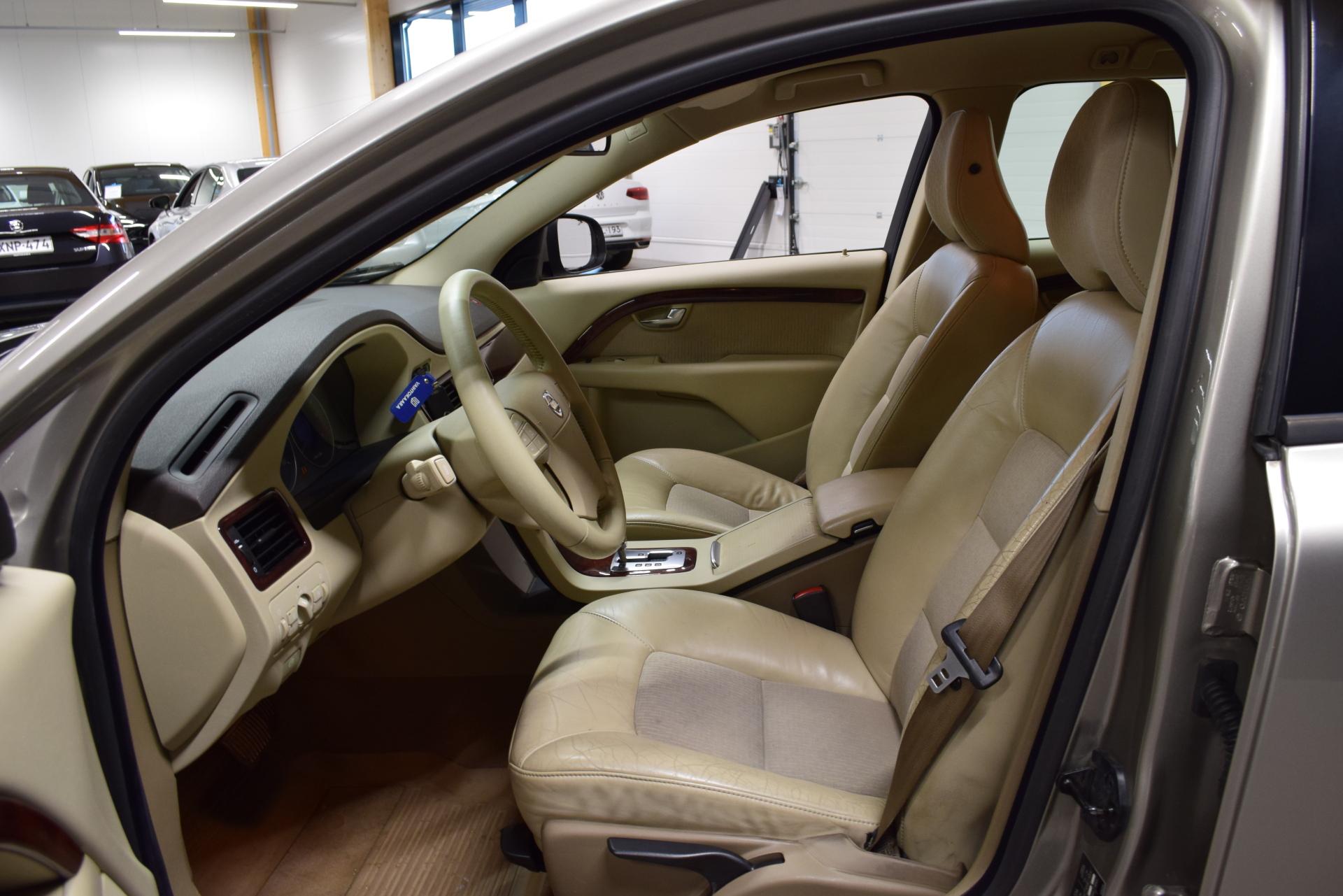 VOLVO V70 10