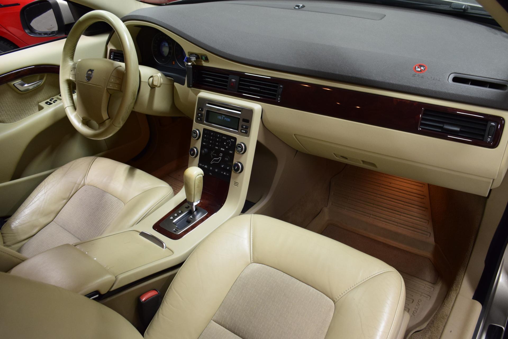 VOLVO V70 14