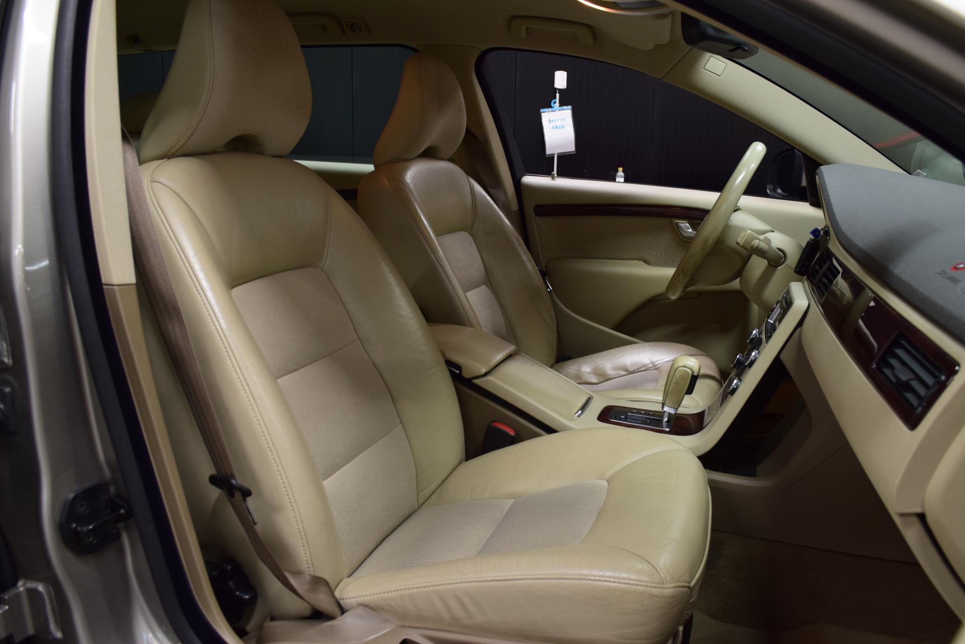 VOLVO V70 15